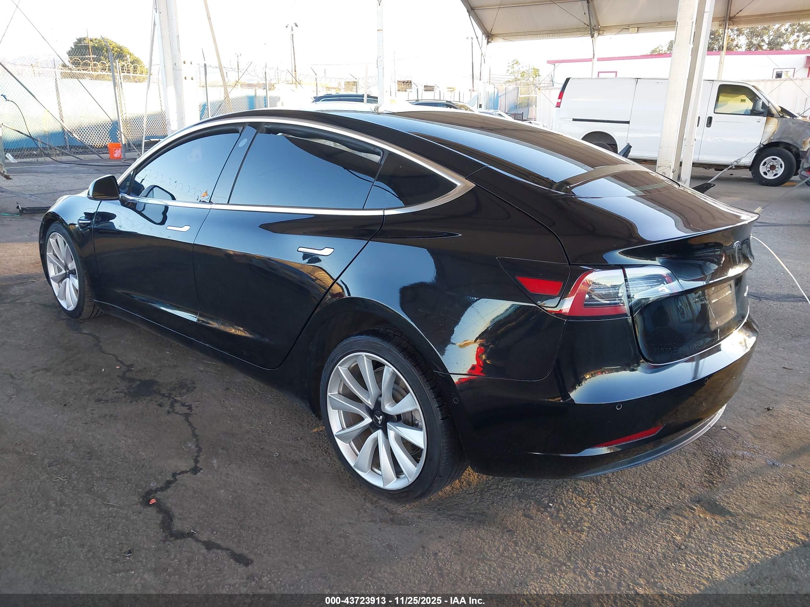 TESLA MODEL image 3