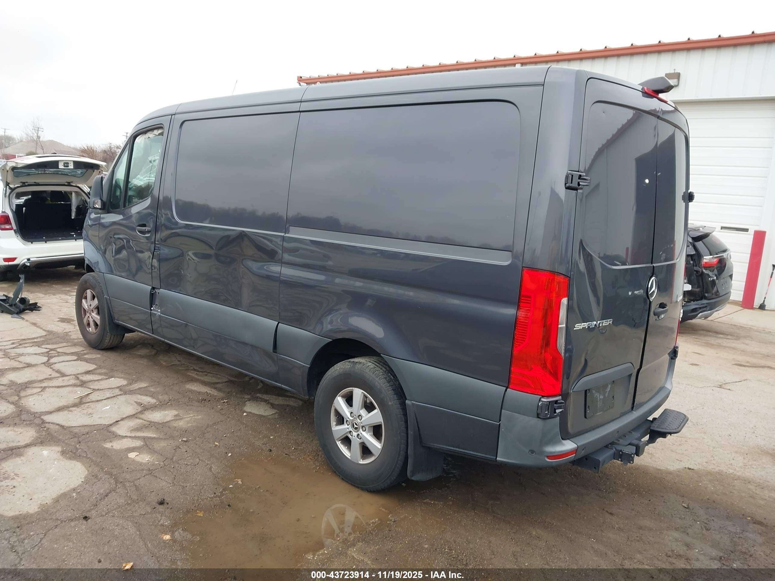 MERCEDES-BENZ SPRINTER image 3