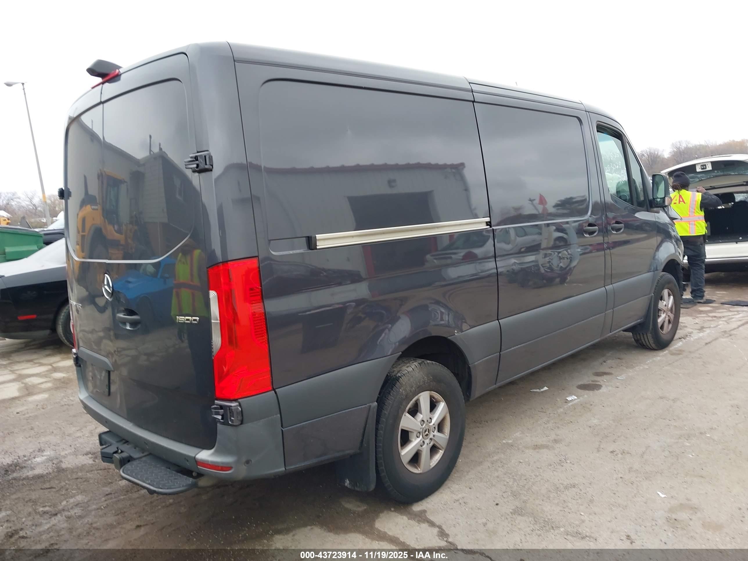 MERCEDES-BENZ SPRINTER image 4