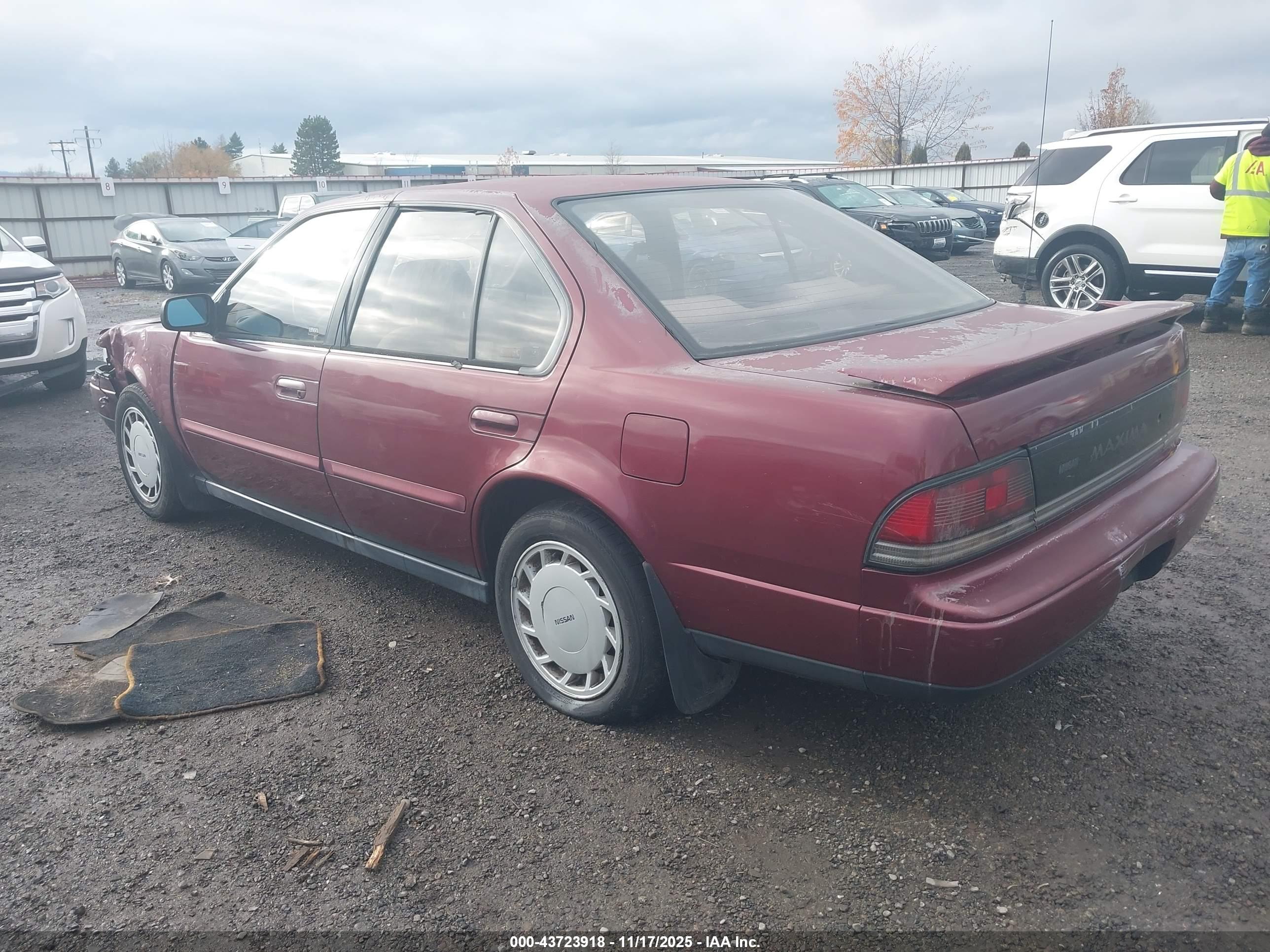 NISSAN MAXIMA image 3