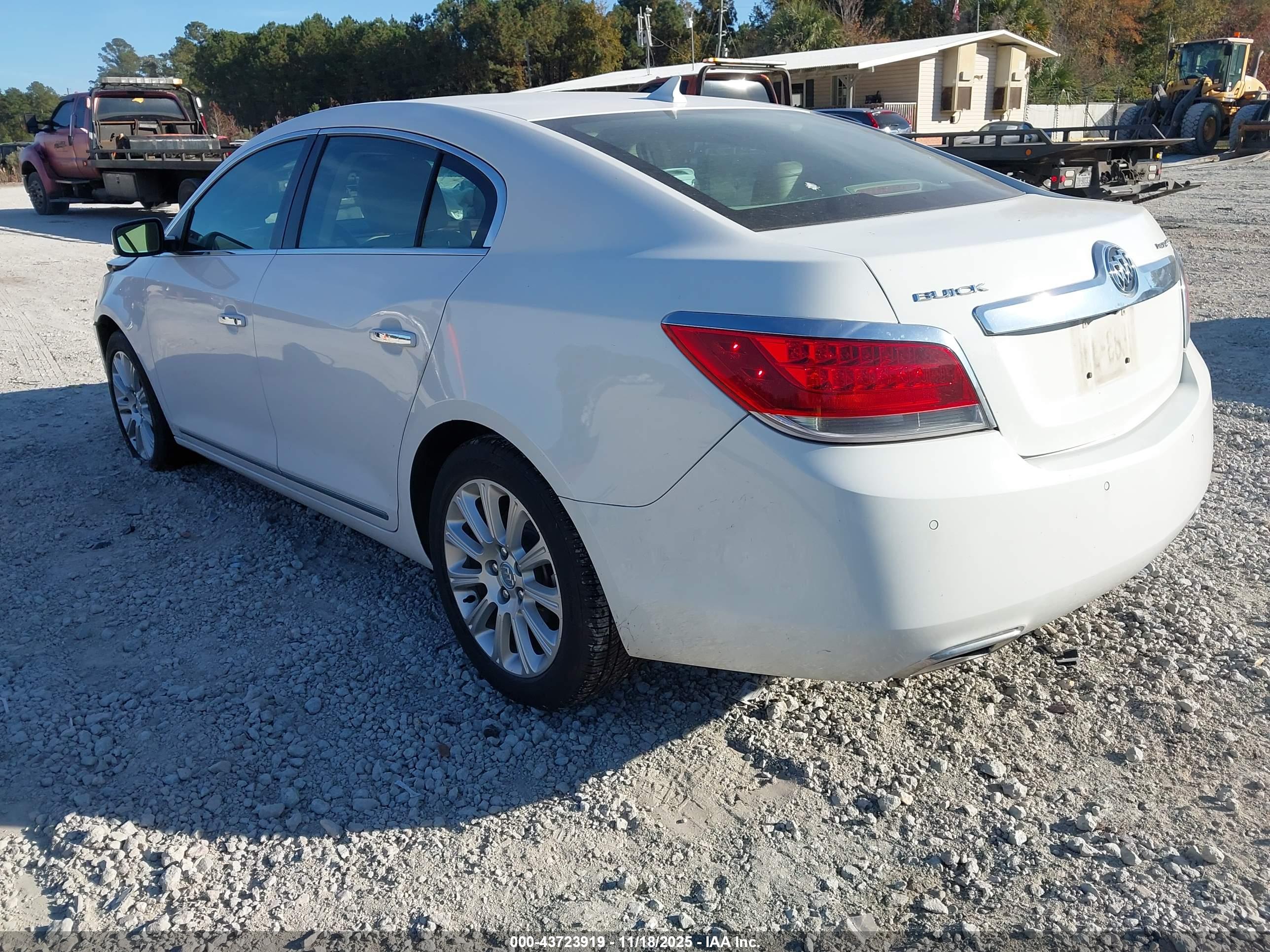 BUICK LACROSSE image 3