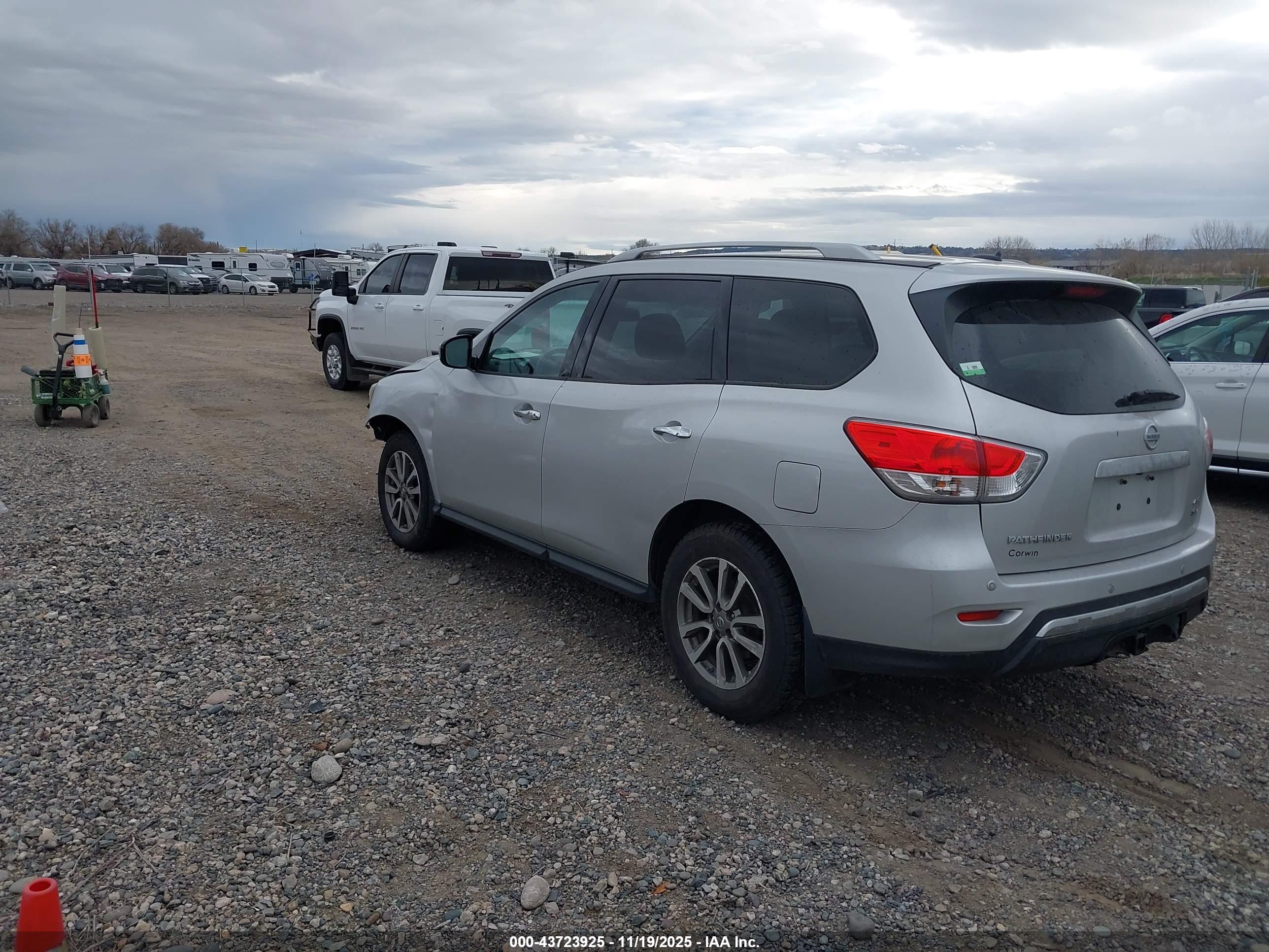 NISSAN PATHFINDER image 3