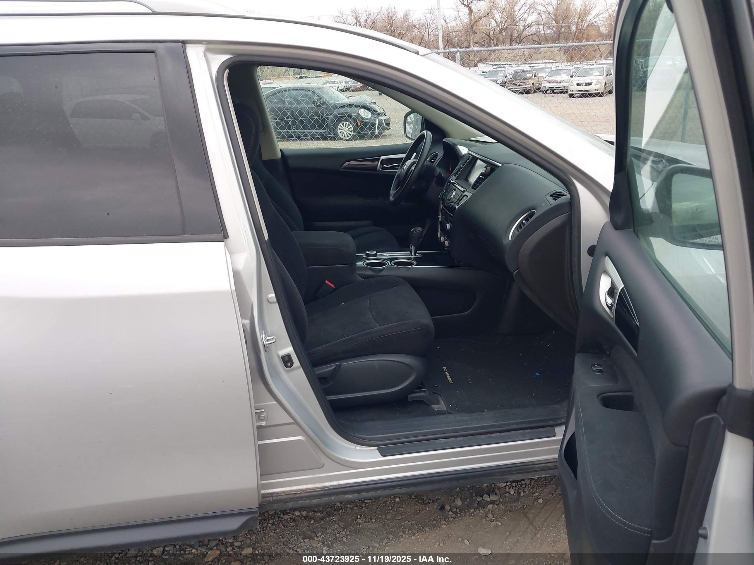 NISSAN PATHFINDER image 5