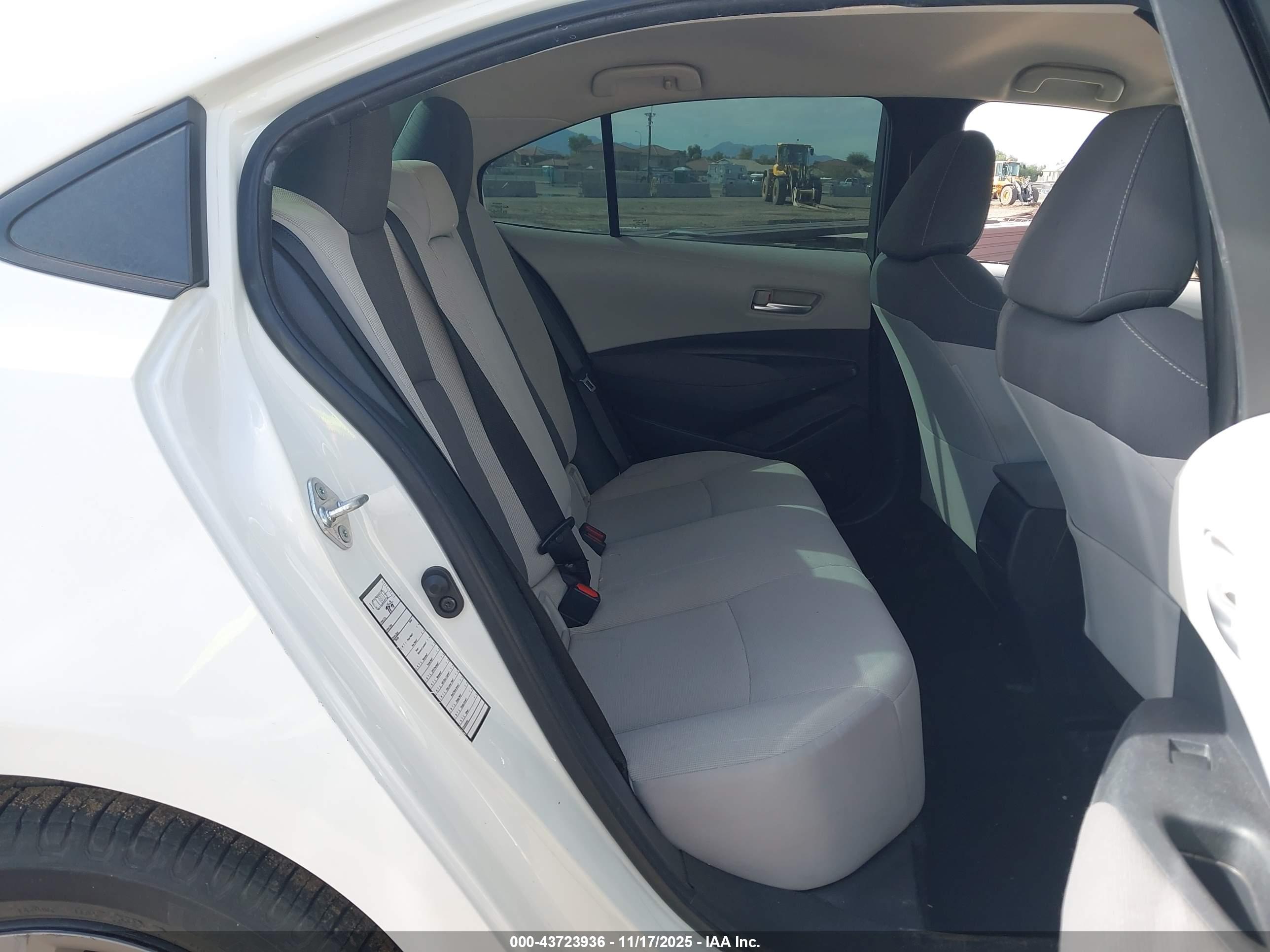 TOYOTA COROLLA image 8
