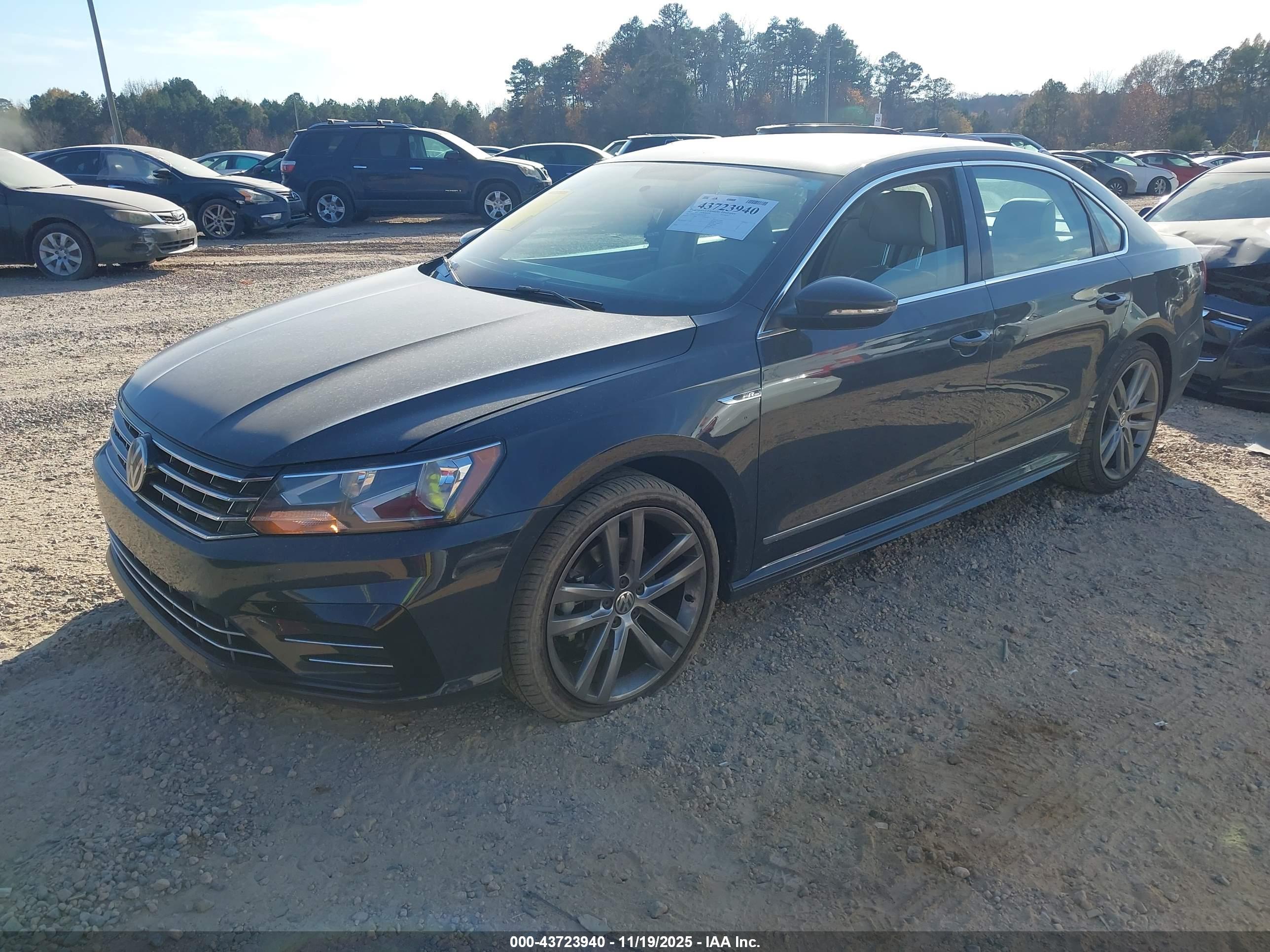 VOLKSWAGEN PASSAT image 2