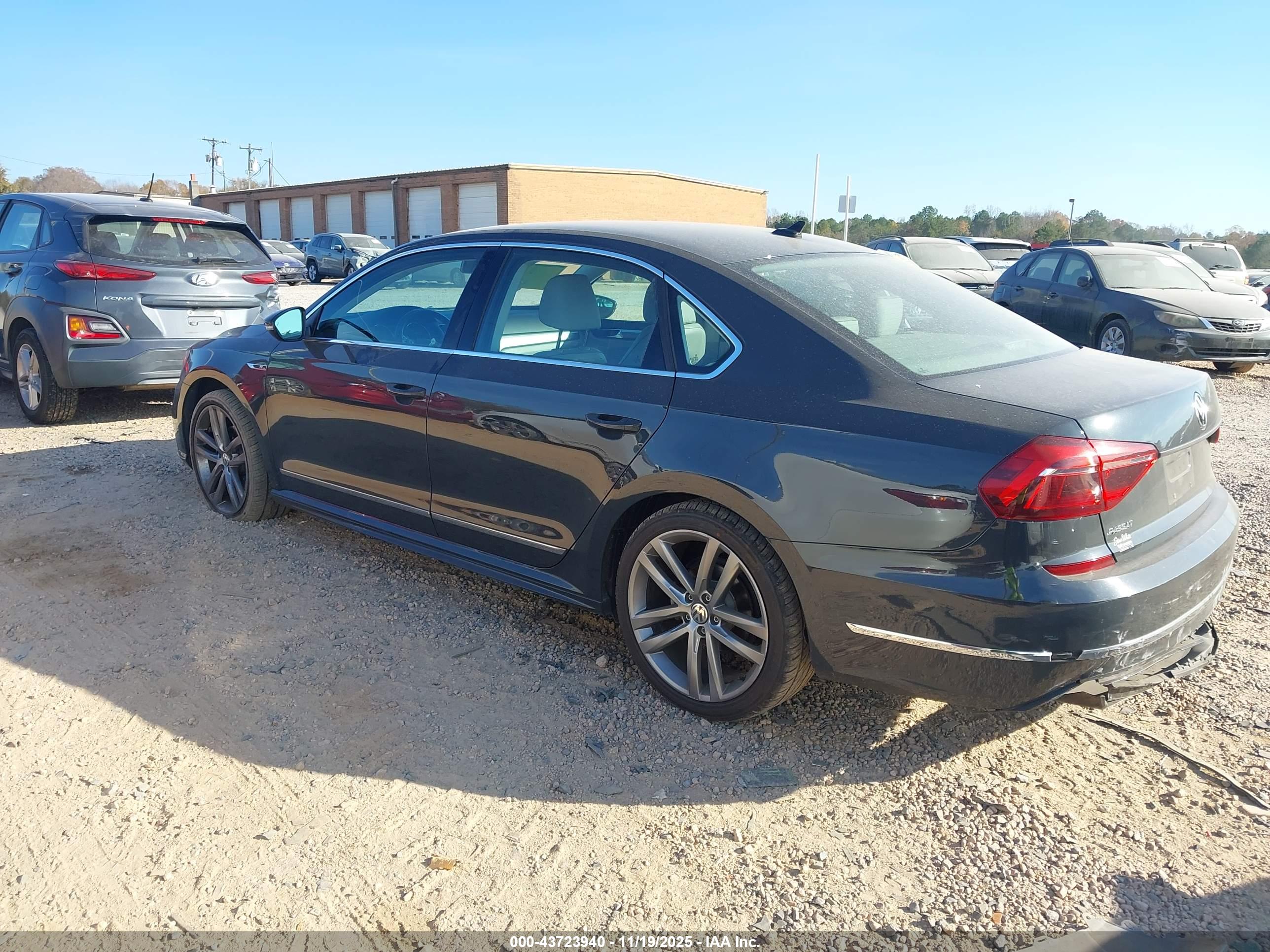 VOLKSWAGEN PASSAT image 3