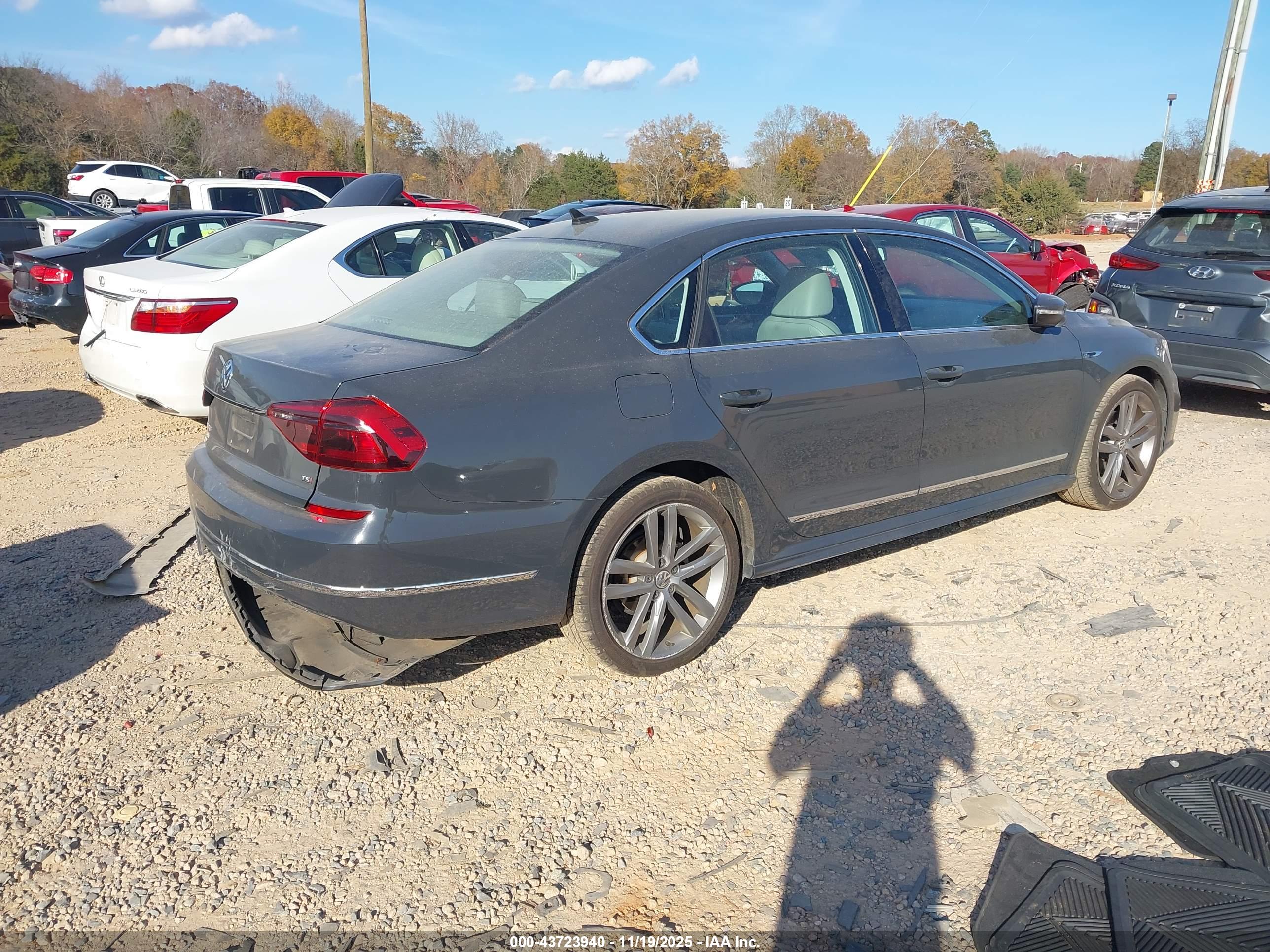 VOLKSWAGEN PASSAT image 4