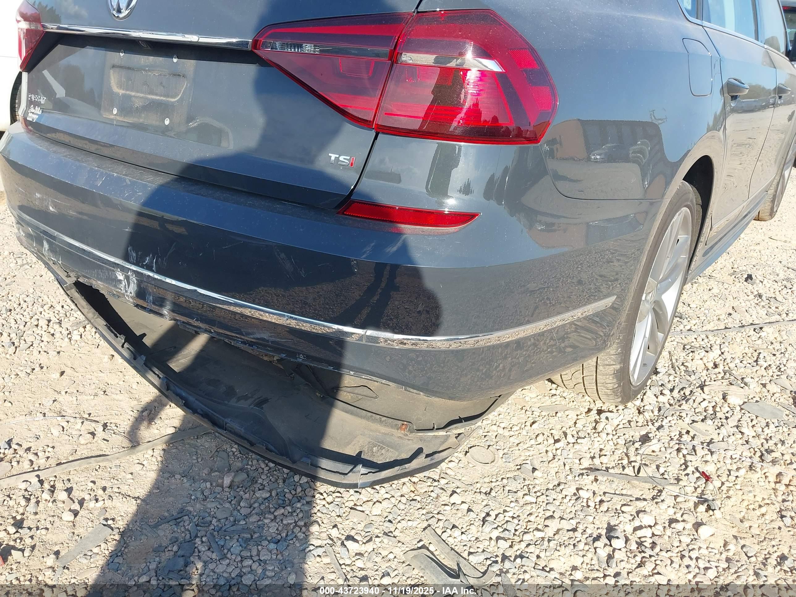 VOLKSWAGEN PASSAT image 6