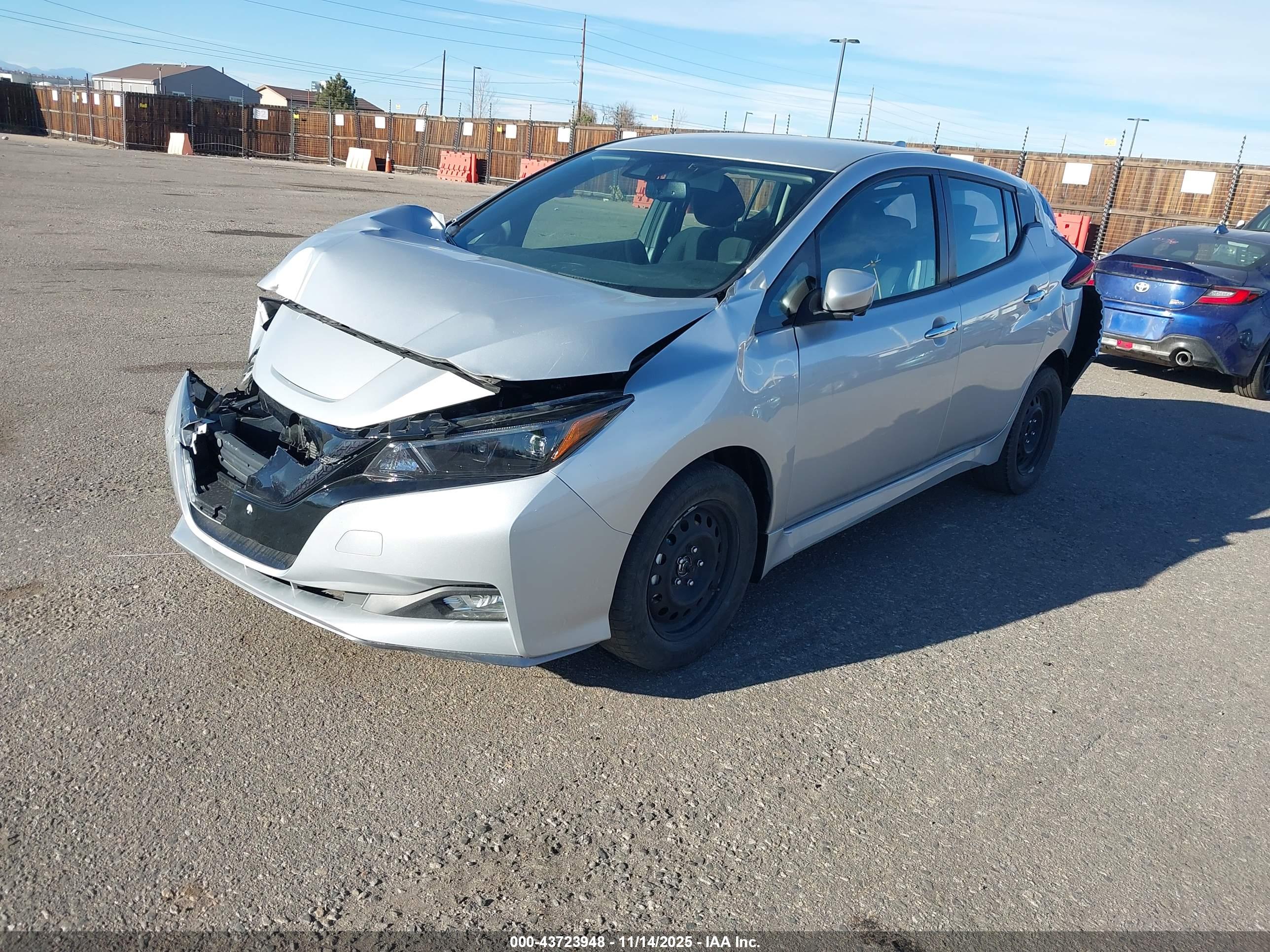 NISSAN LEAF image 2