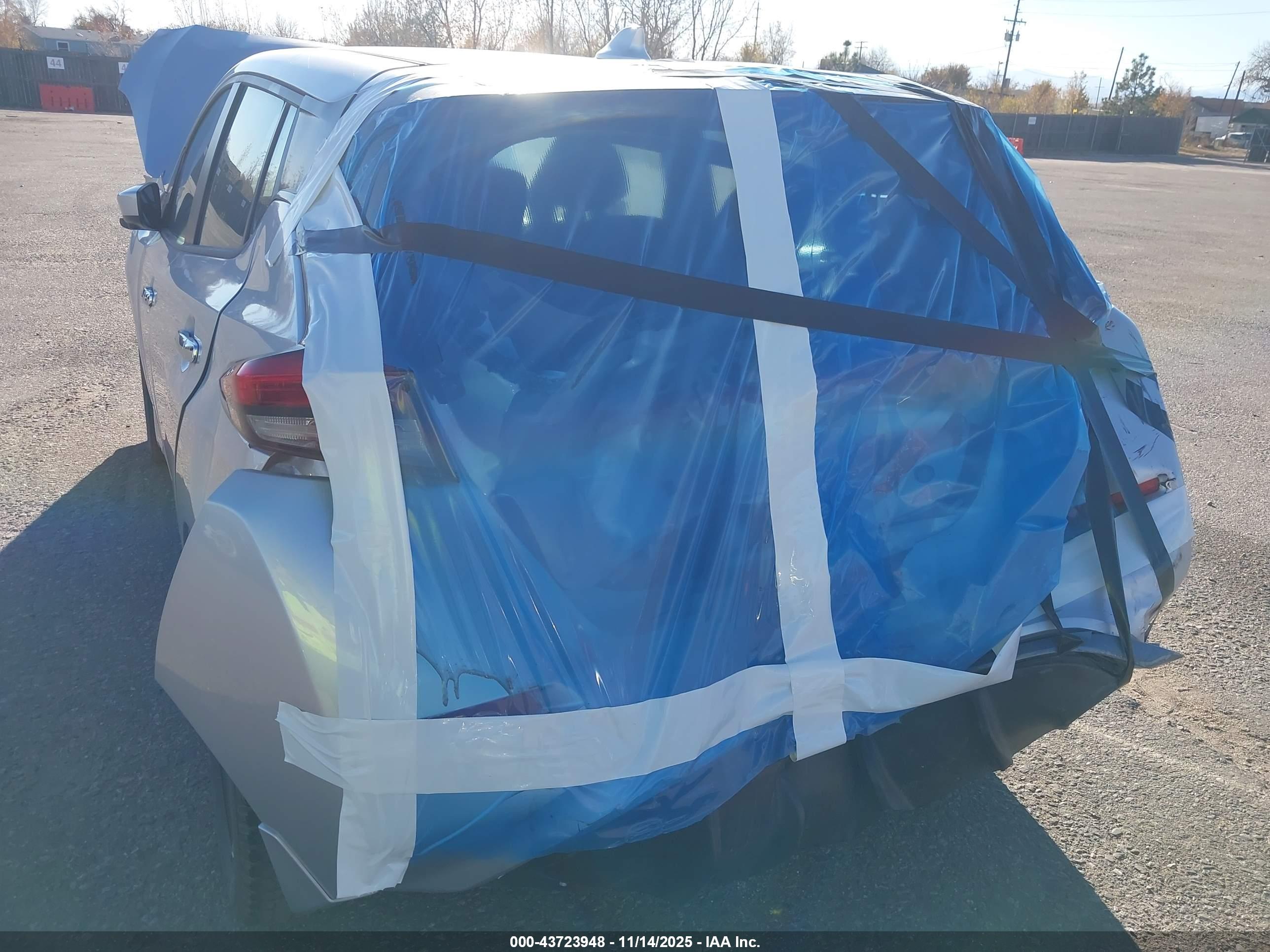 NISSAN LEAF image 6