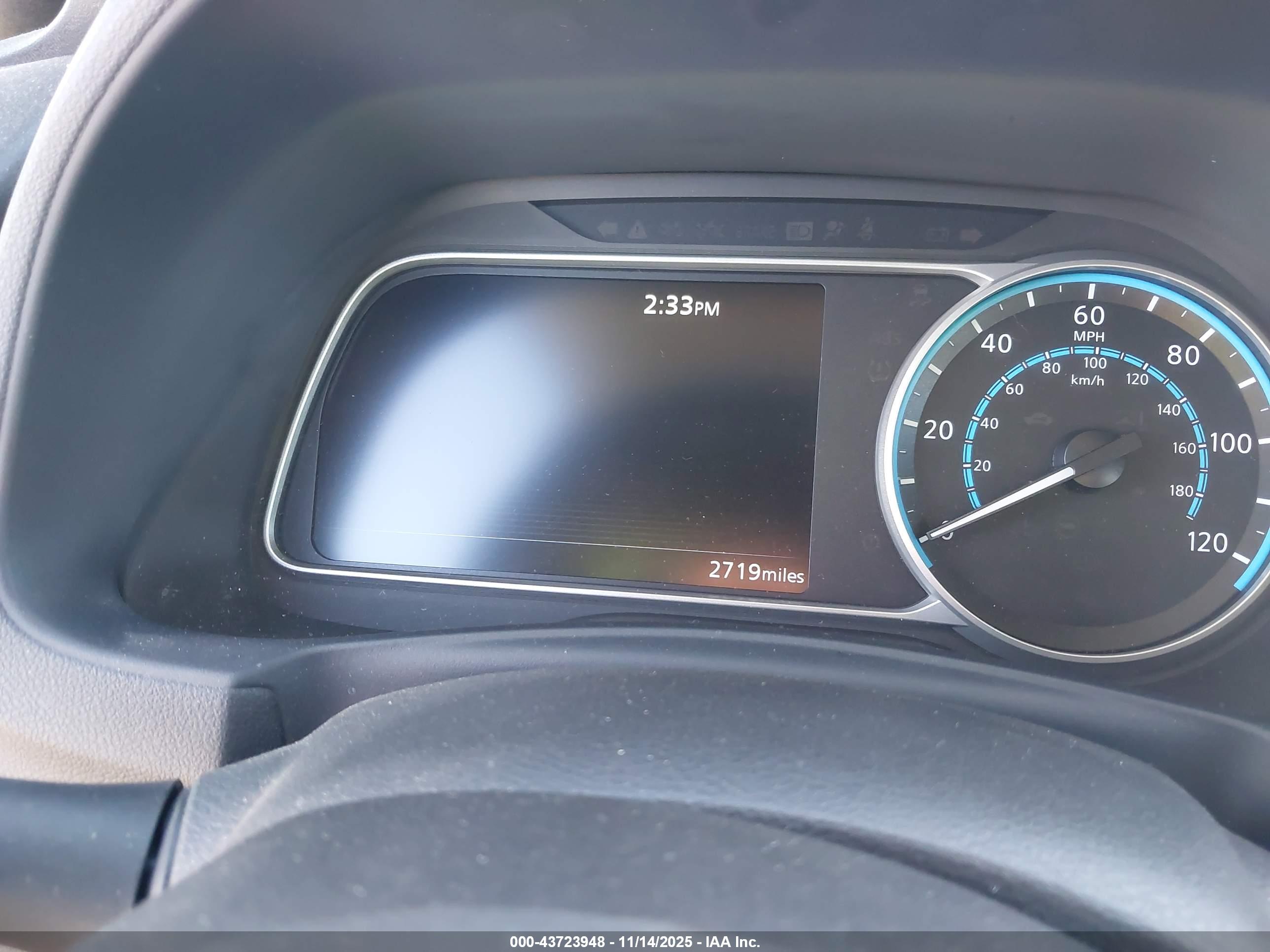 NISSAN LEAF image 7