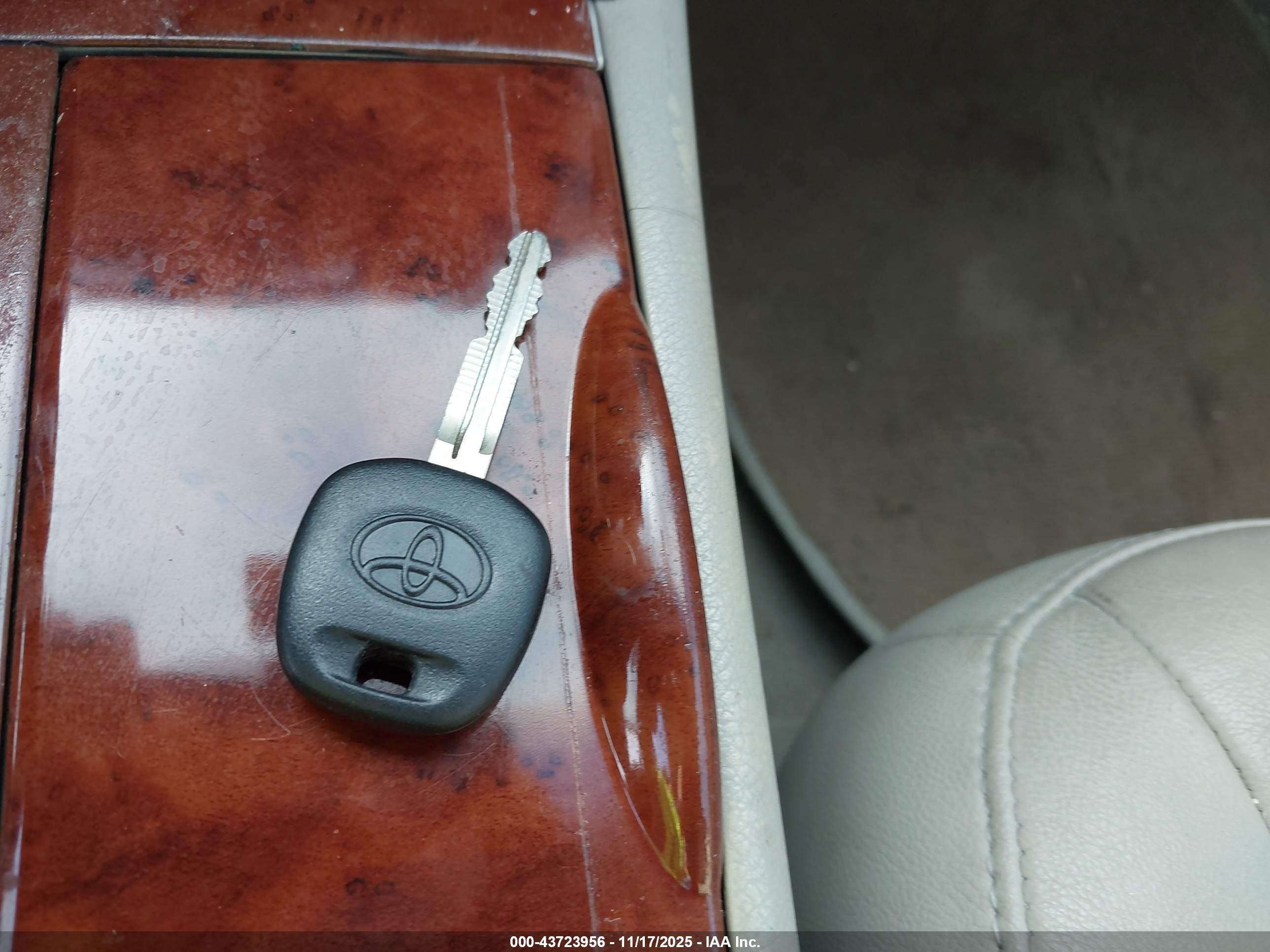 TOYOTA CAMRY image 11