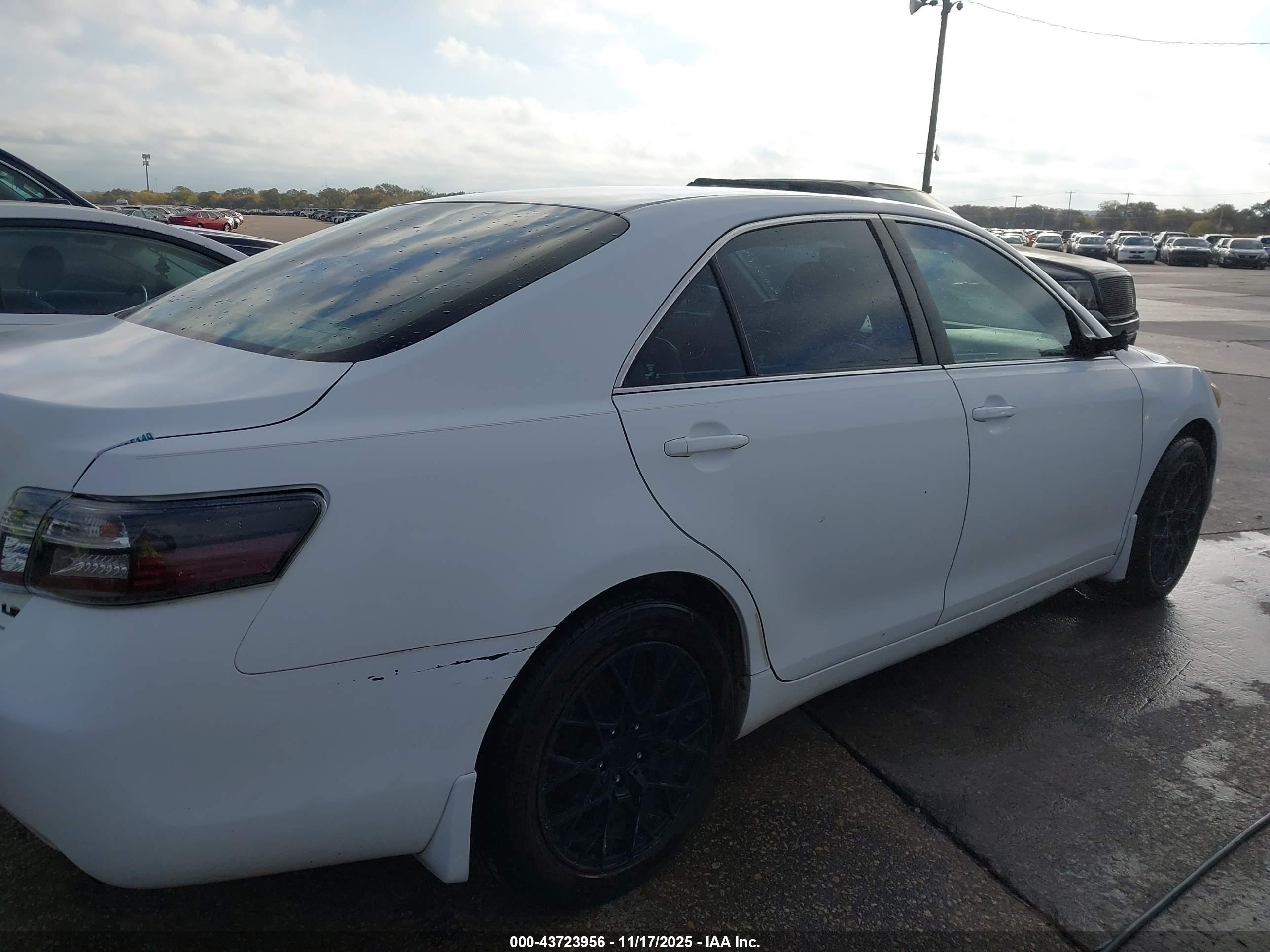 TOYOTA CAMRY image 6