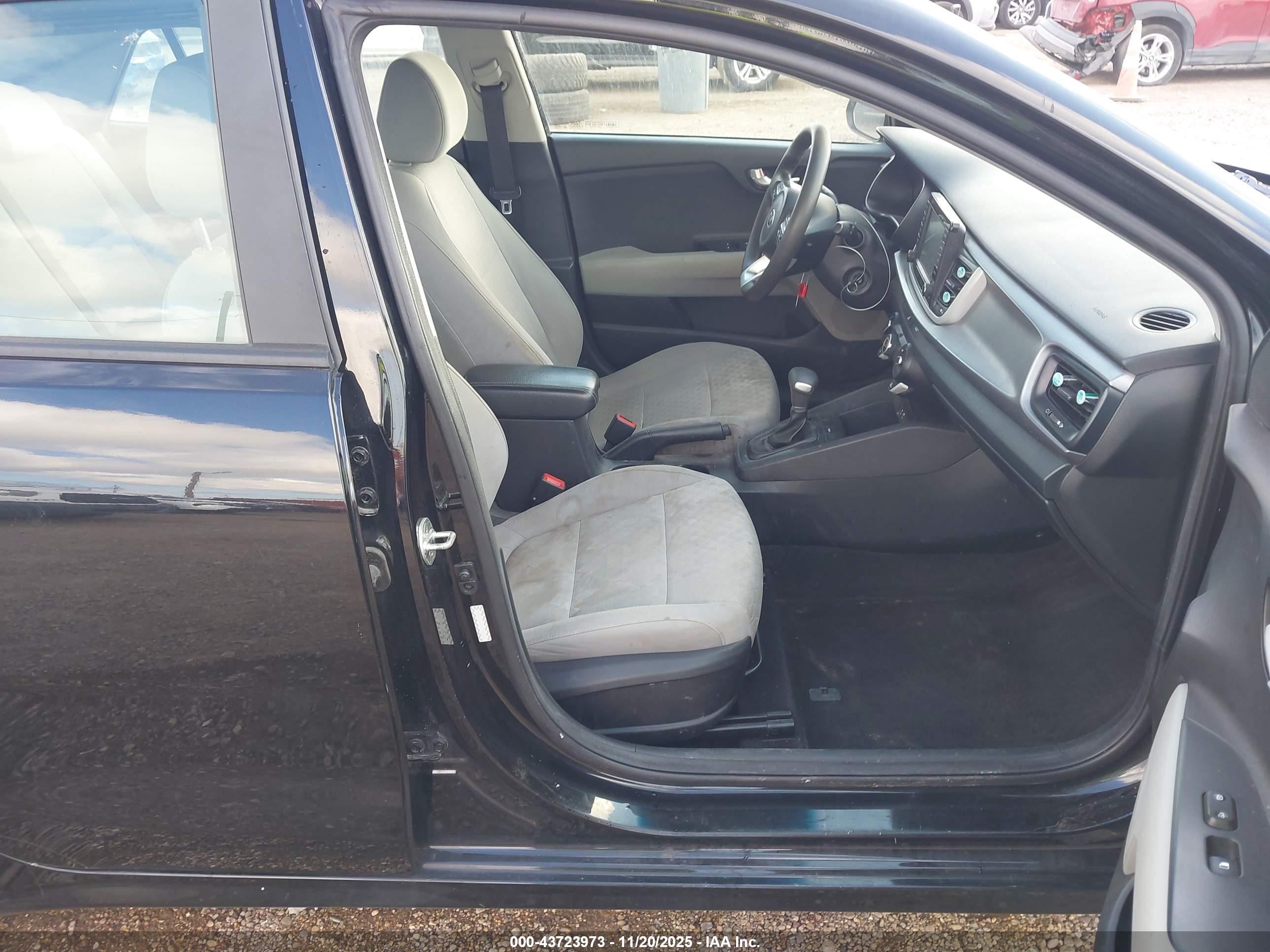KIA RIO image 5