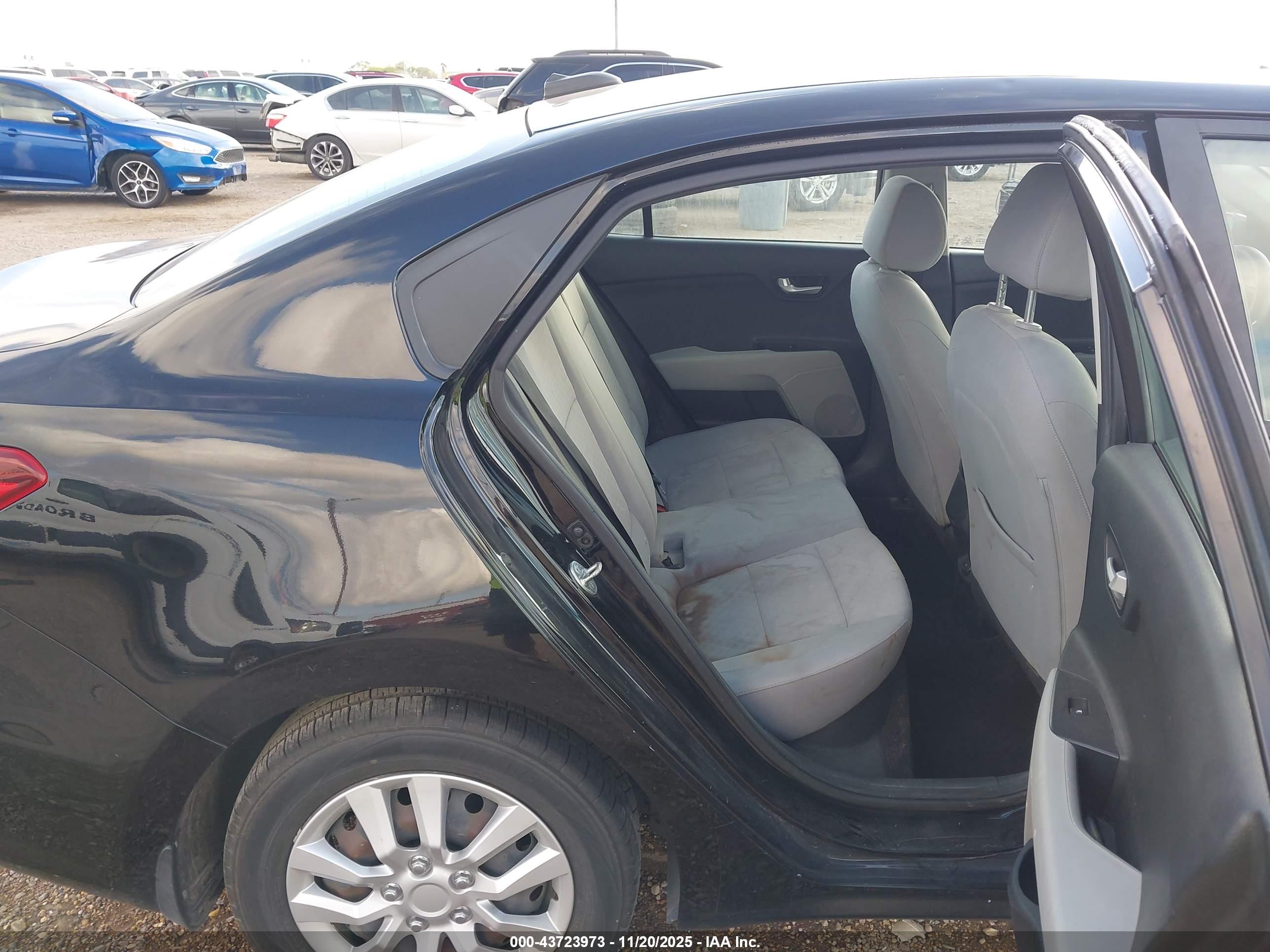 KIA RIO image 8