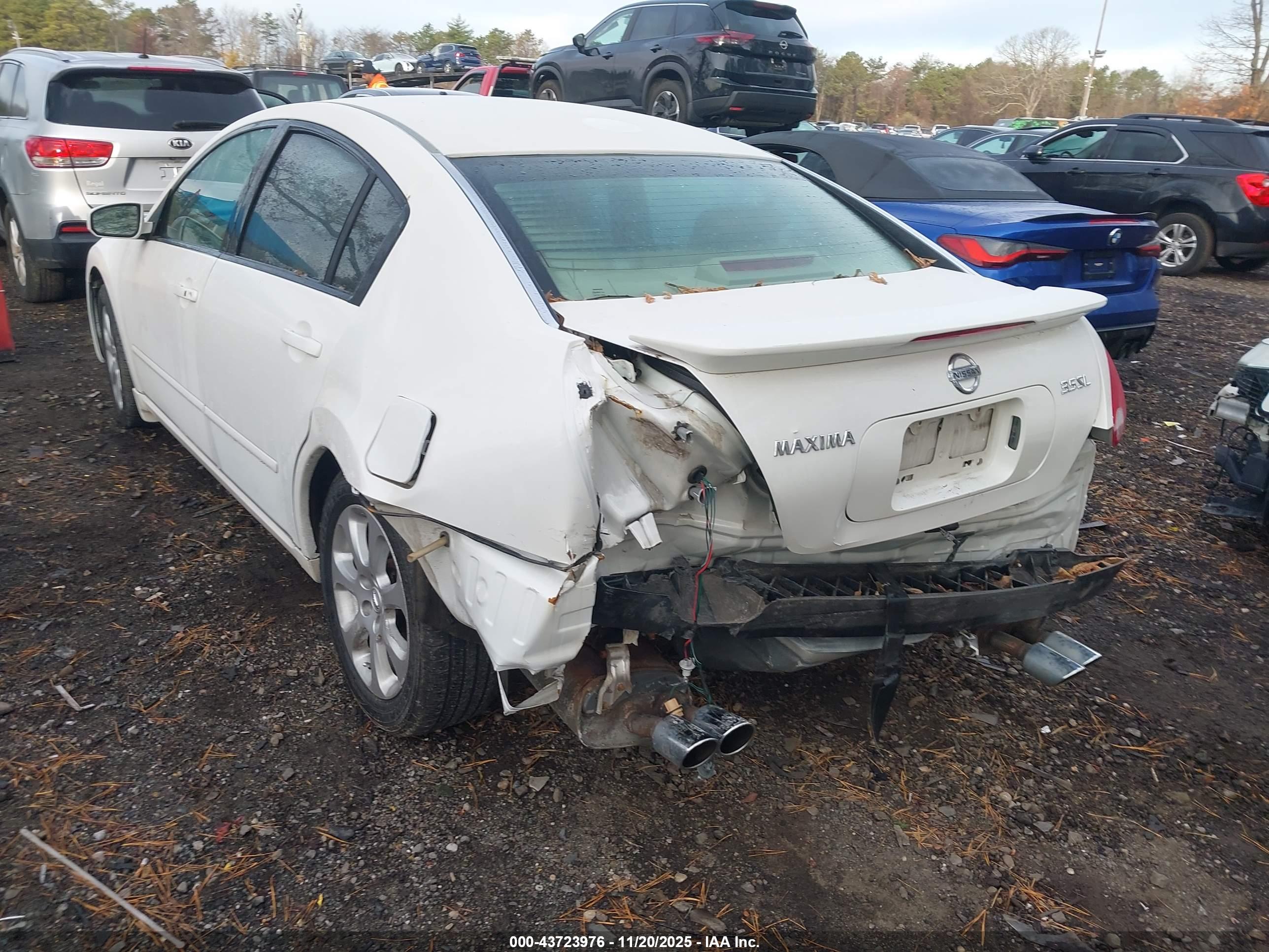 NISSAN MAXIMA image 6