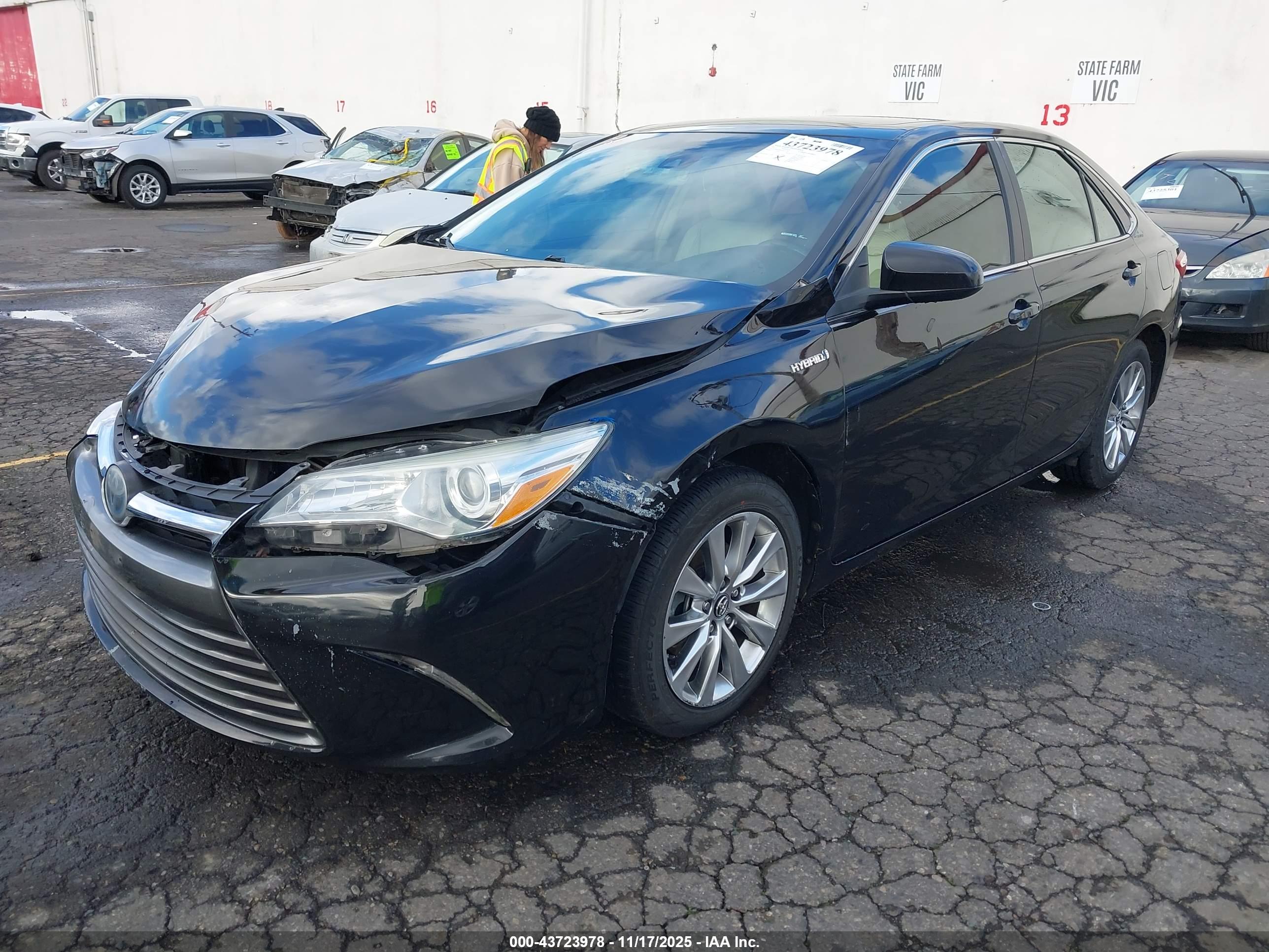 TOYOTA CAMRY image 2