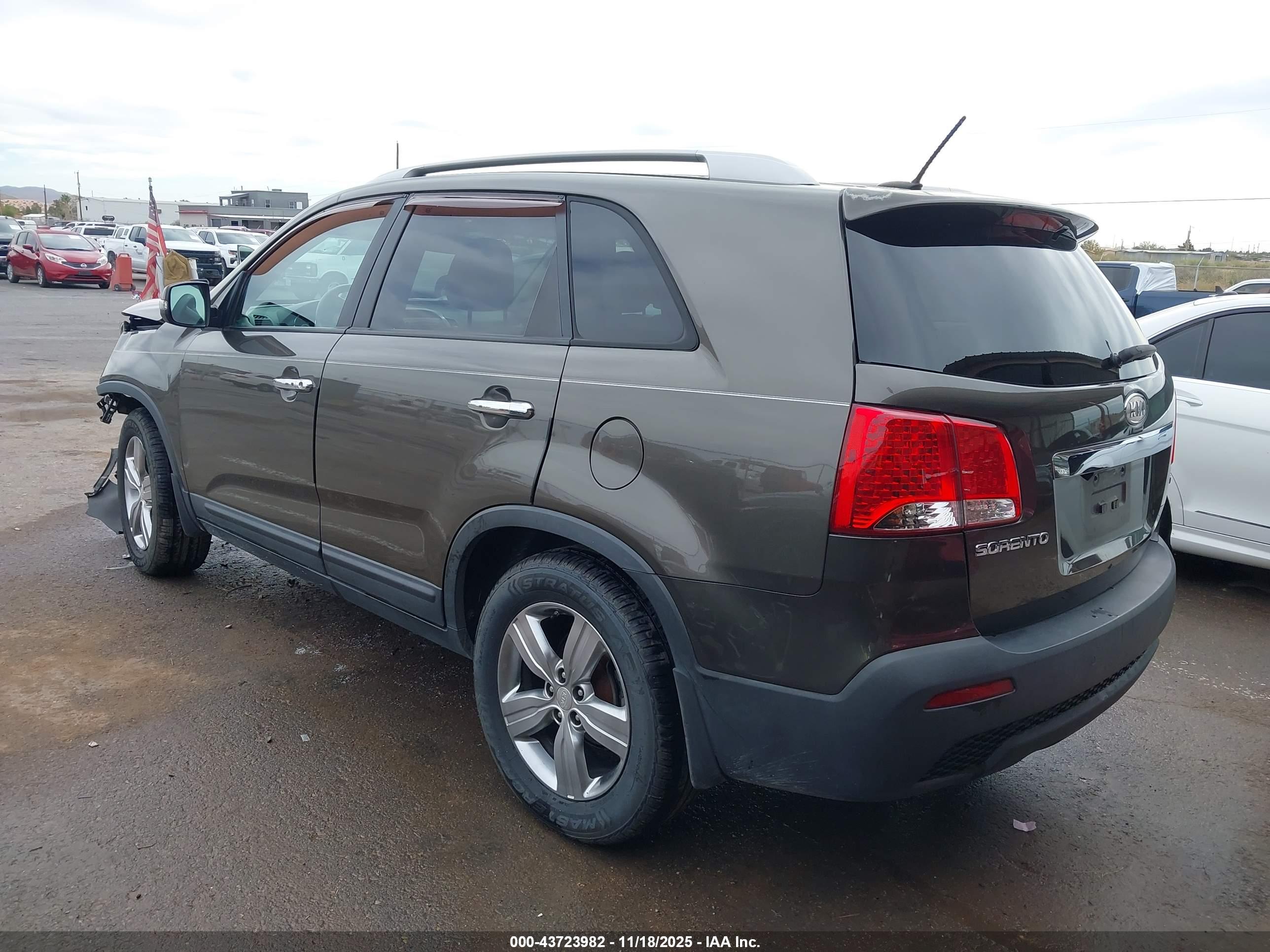 KIA SORENTO image 3