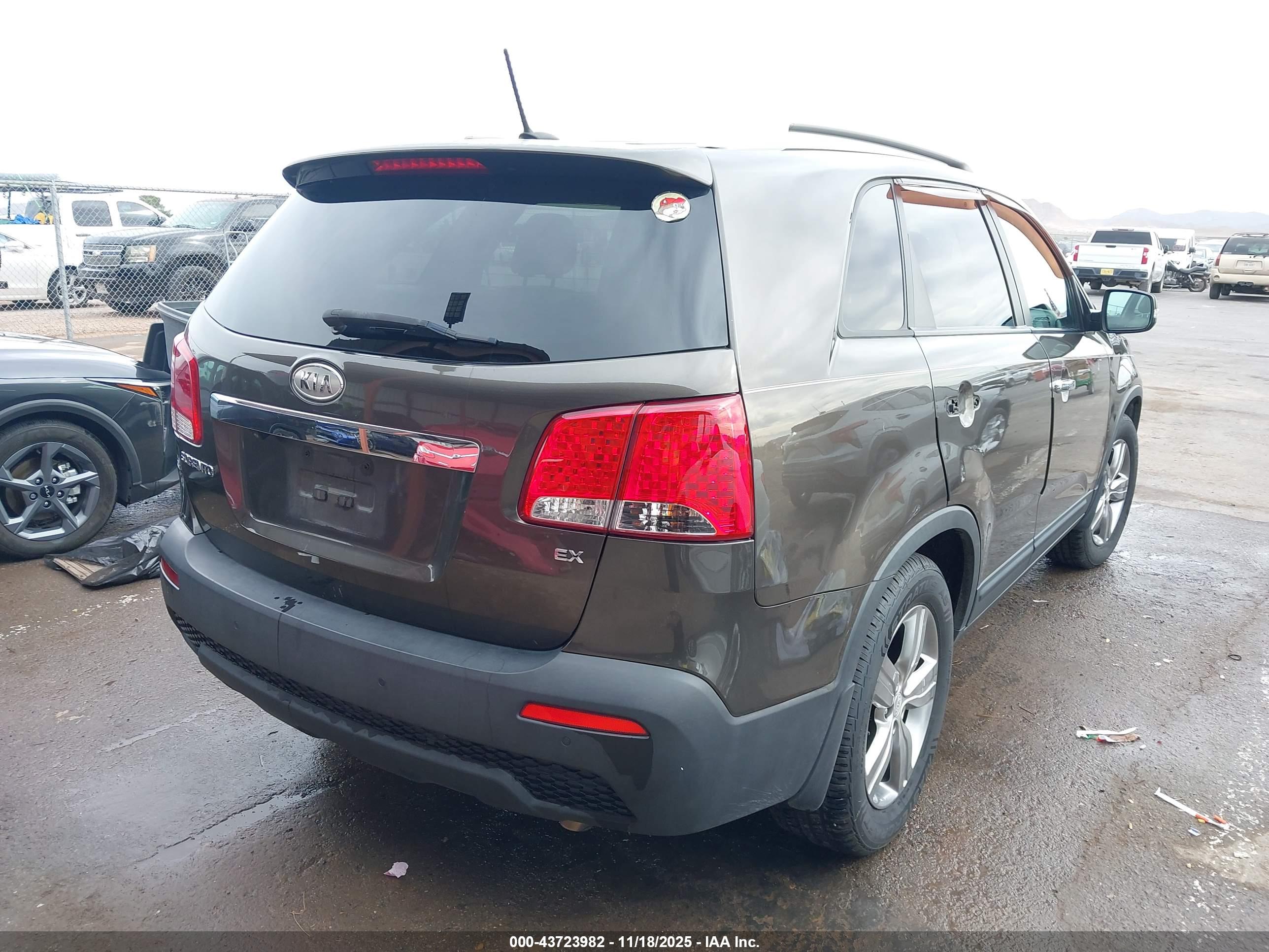 KIA SORENTO image 4