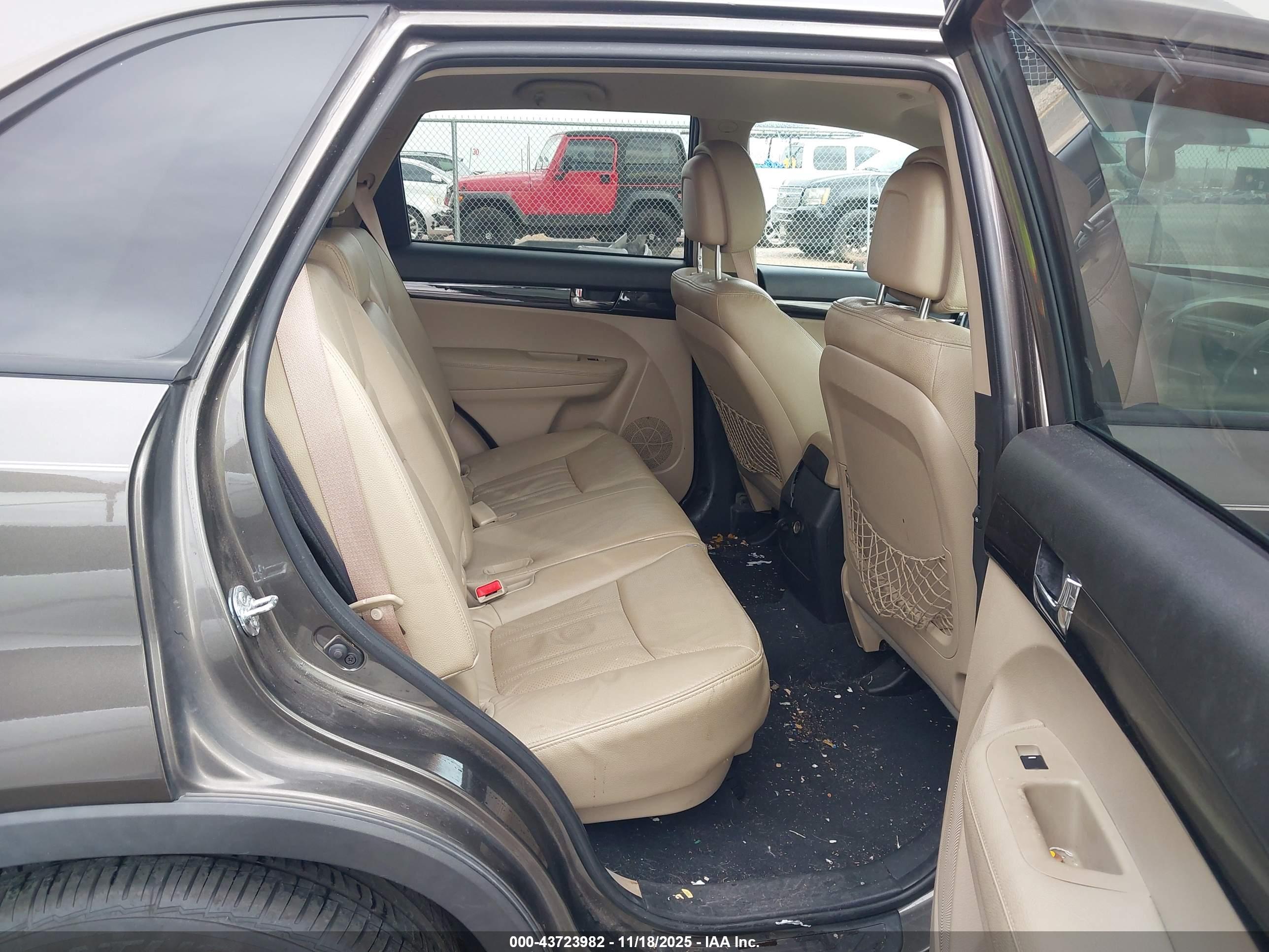 KIA SORENTO image 8