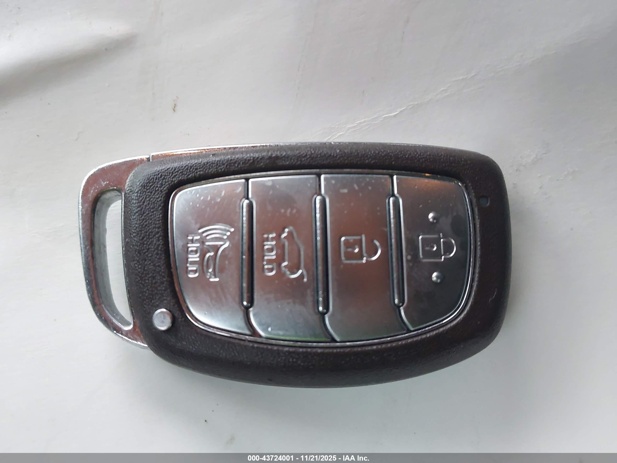 HYUNDAI TUCSON image 11