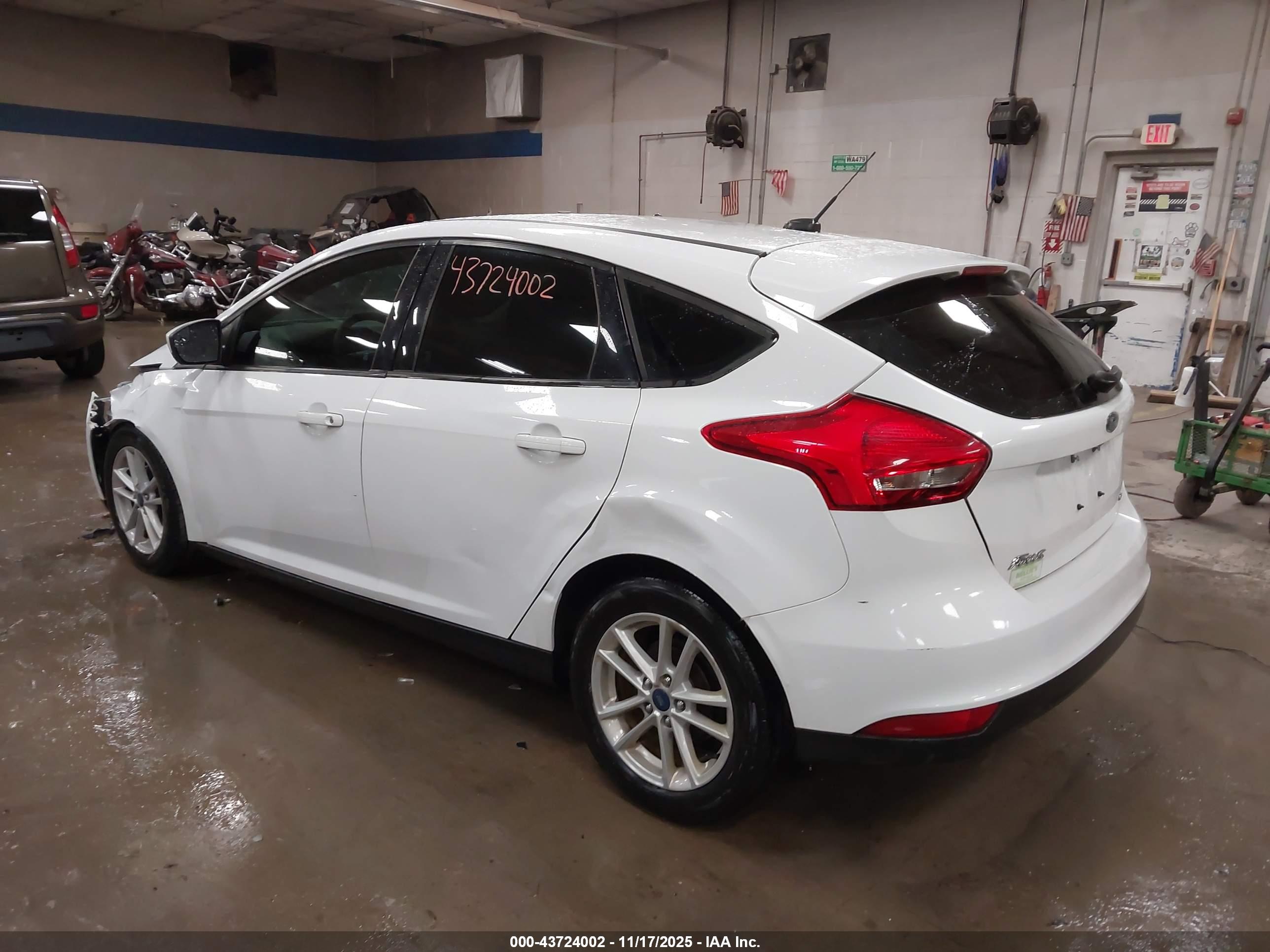 FORD FOCUS image 3