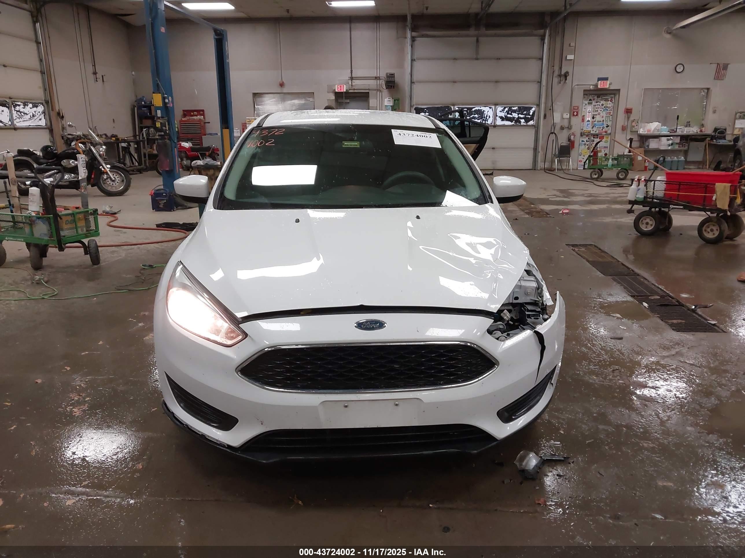 FORD FOCUS image 6