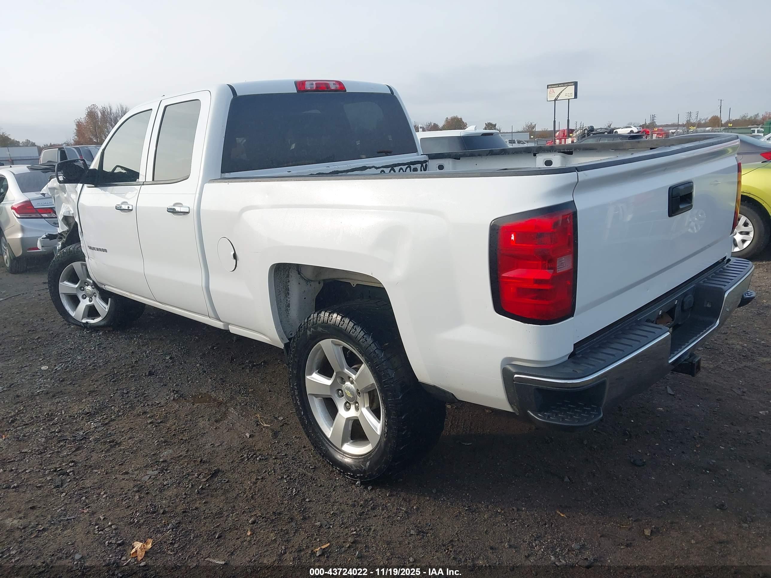 CHEVROLET SILVERADO image 3