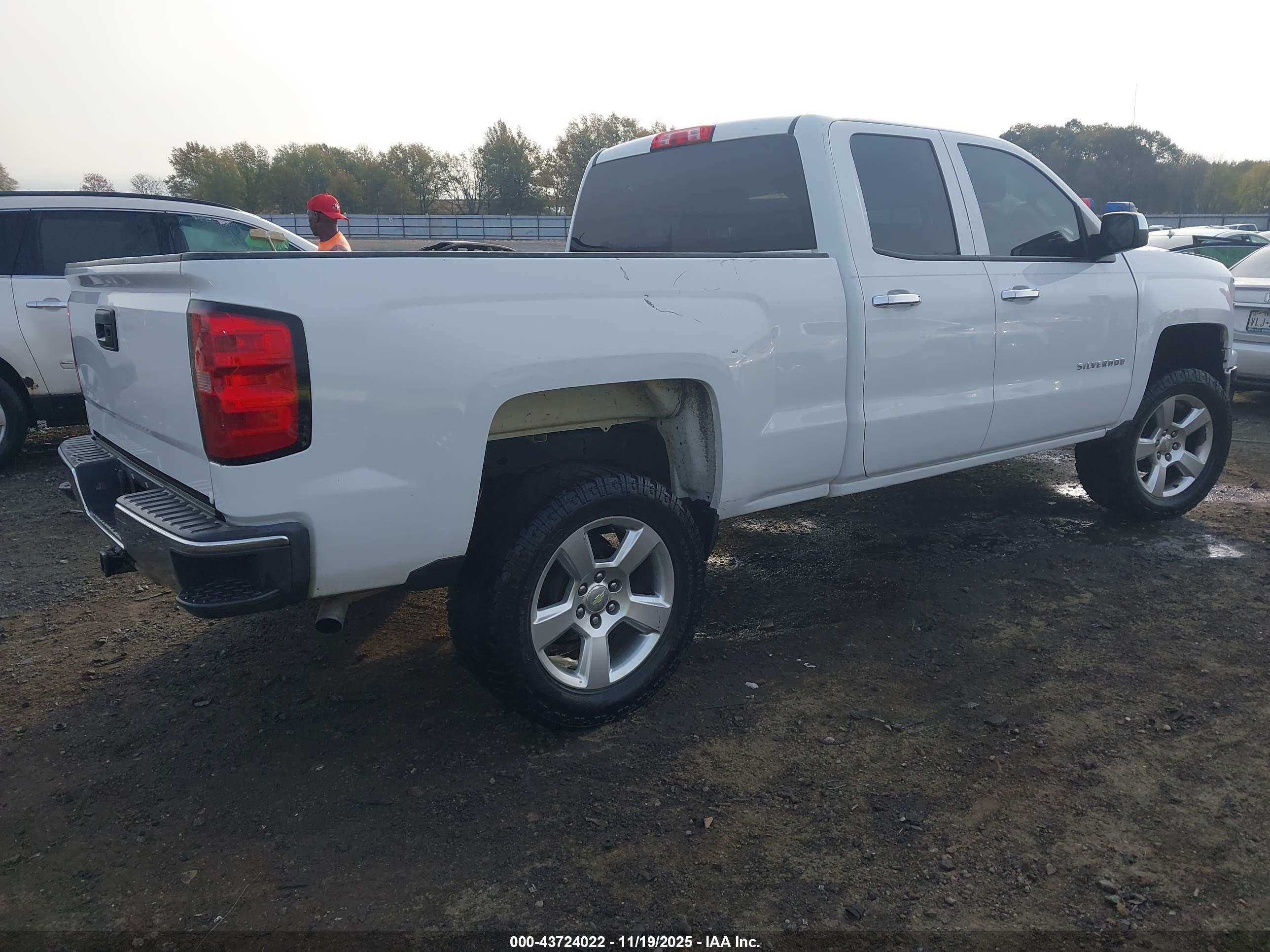 CHEVROLET SILVERADO image 4