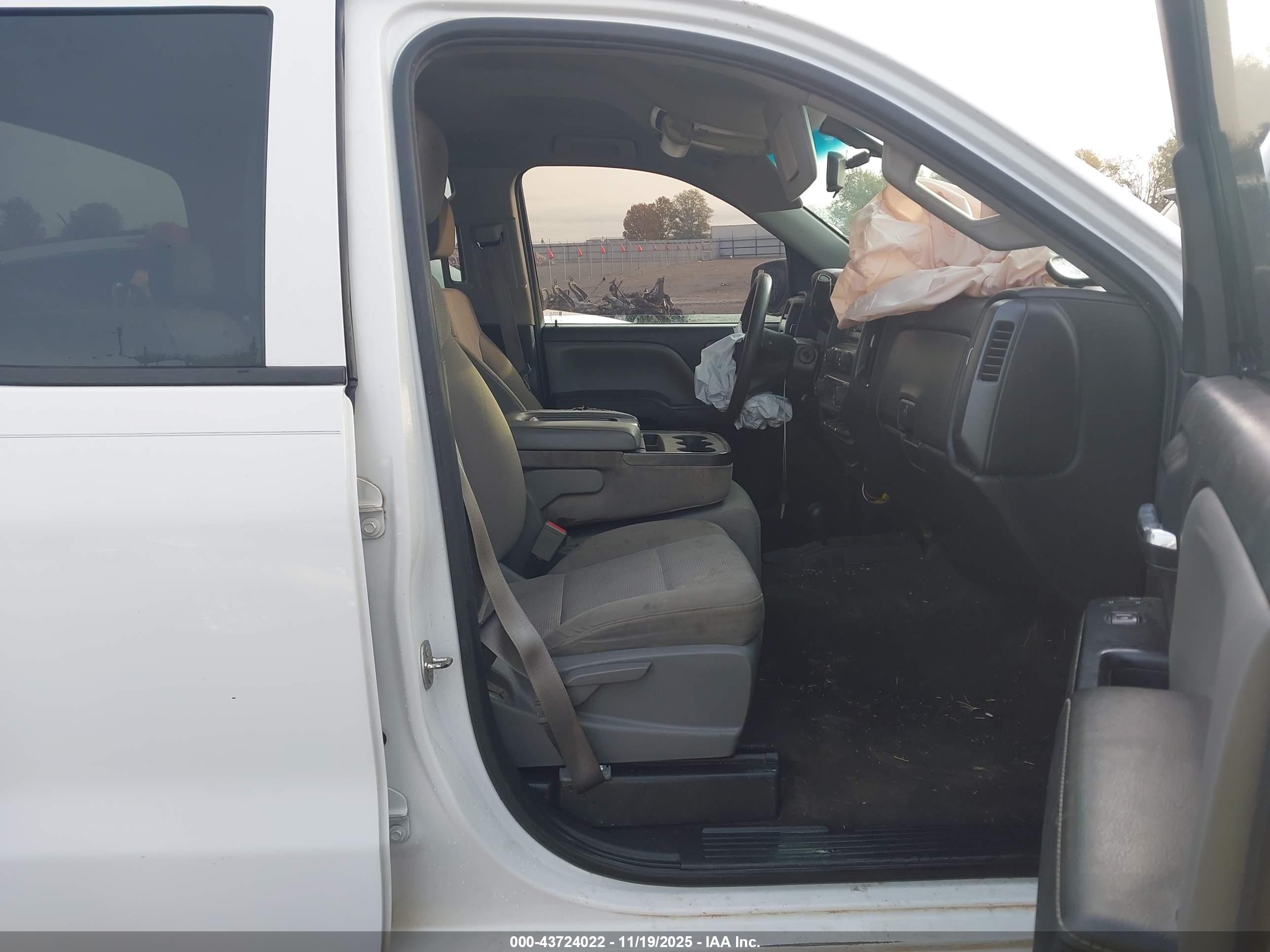 CHEVROLET SILVERADO image 5