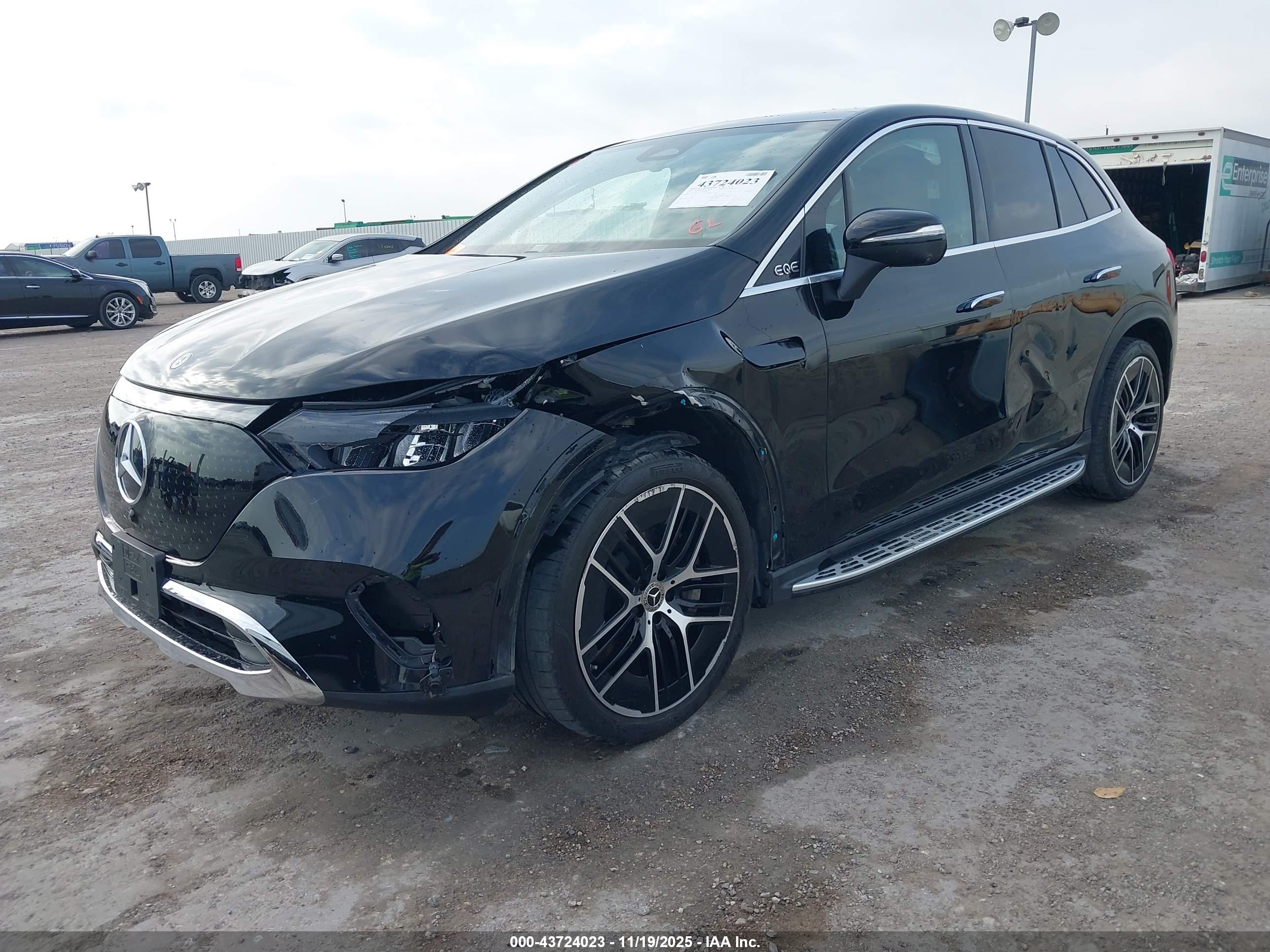 MERCEDES-BENZ EQE image 2
