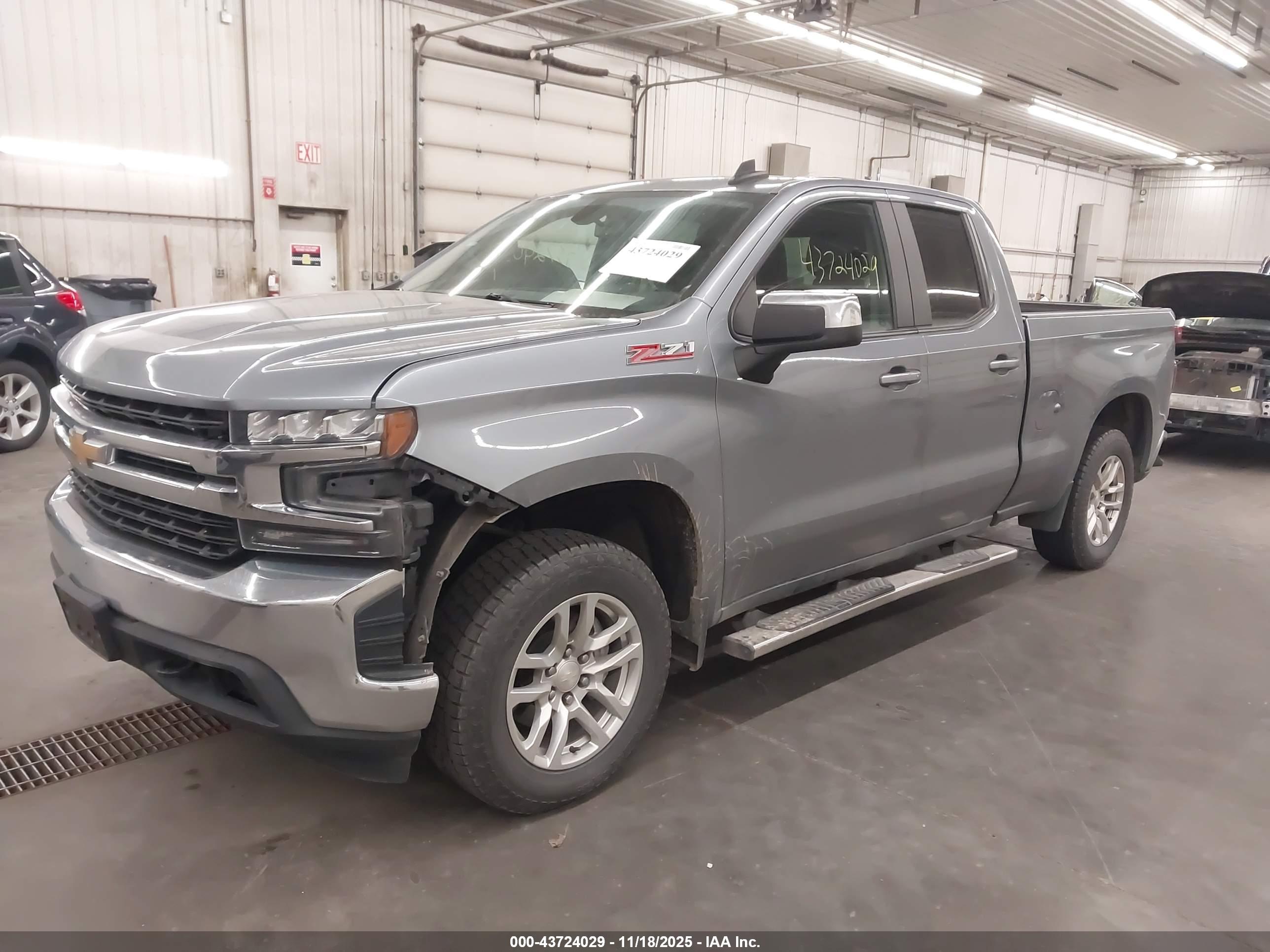 CHEVROLET SILVERADO image 2