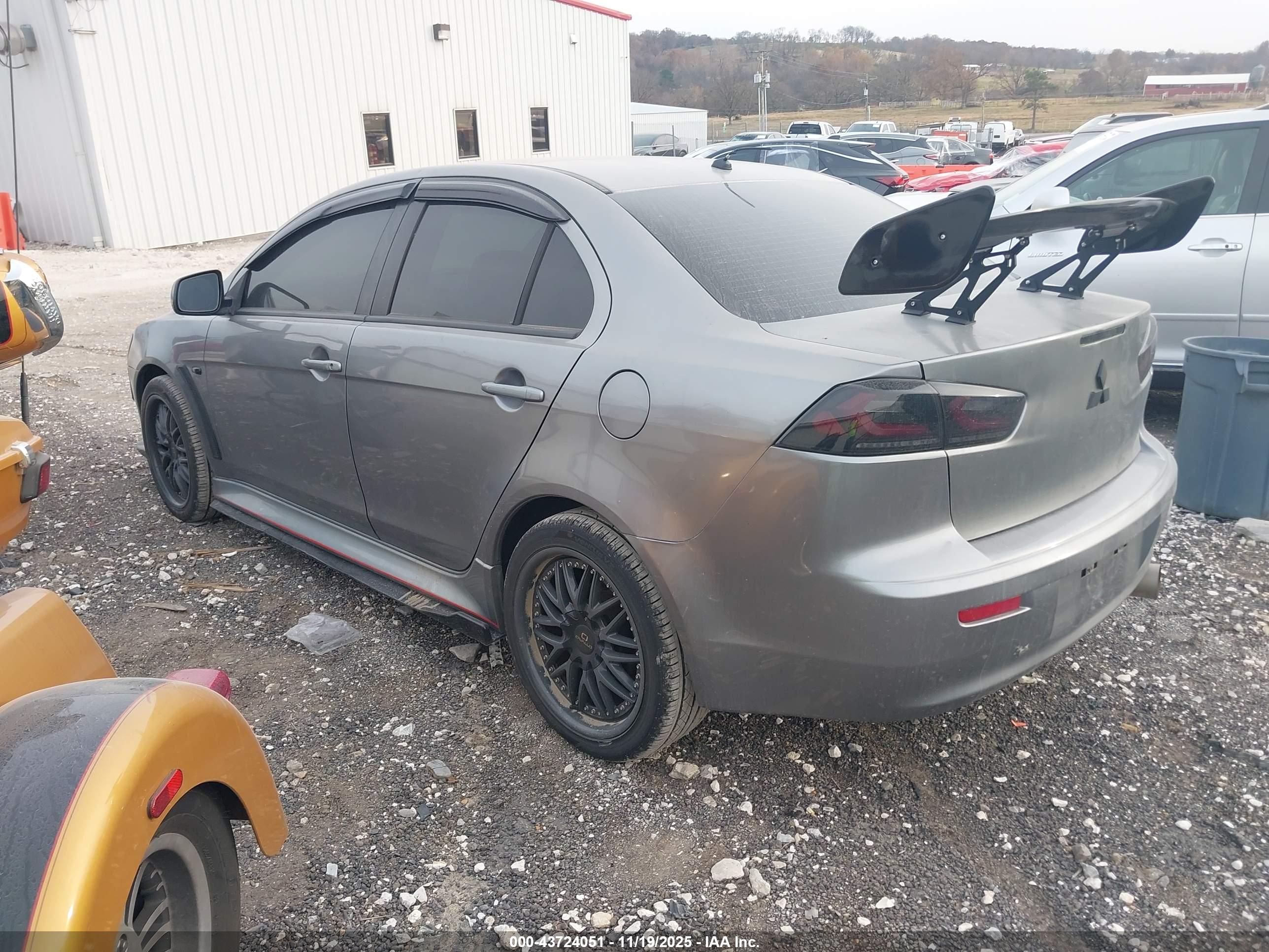 MITSUBISHI LANCER image 3