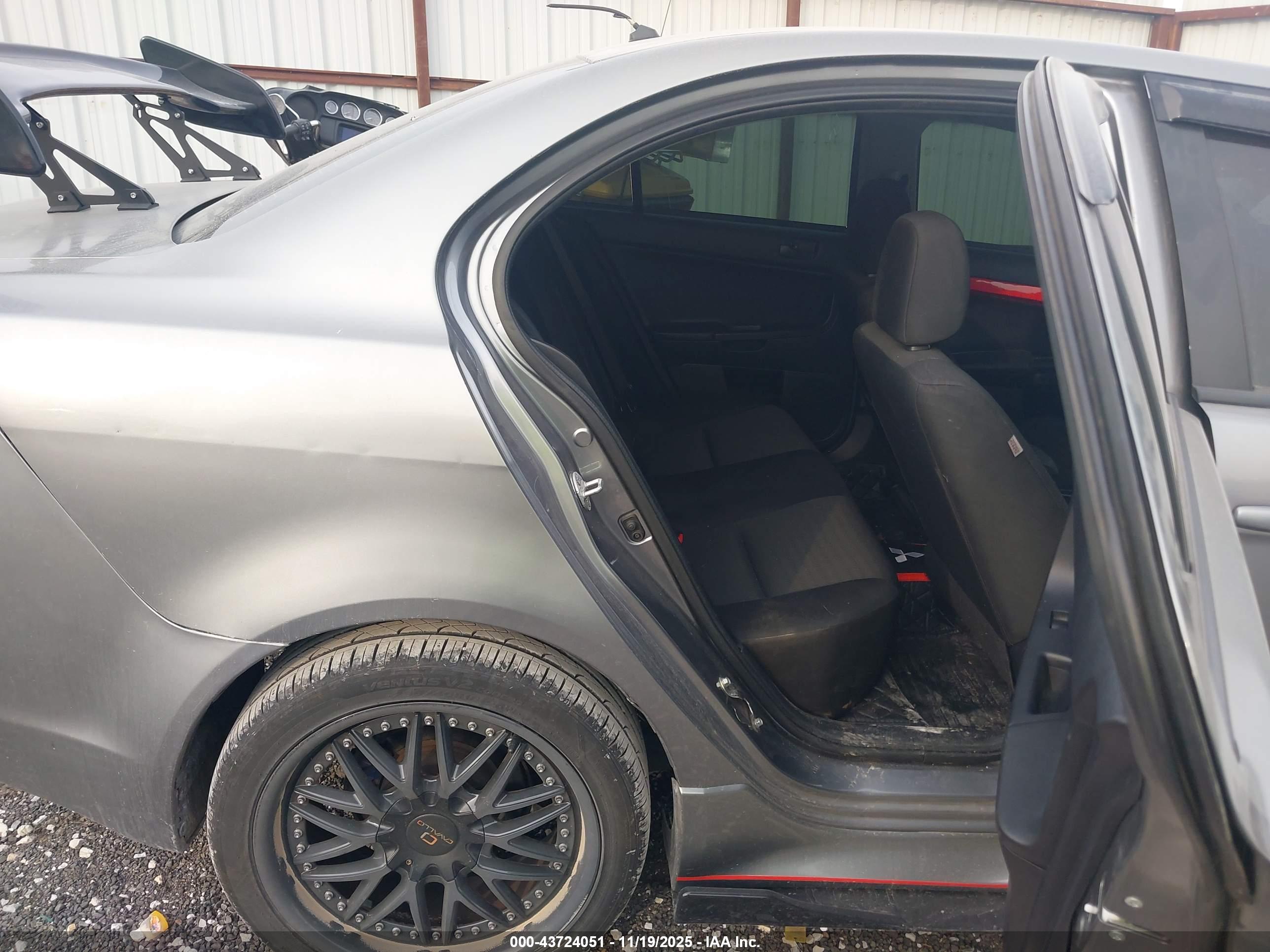 MITSUBISHI LANCER image 8