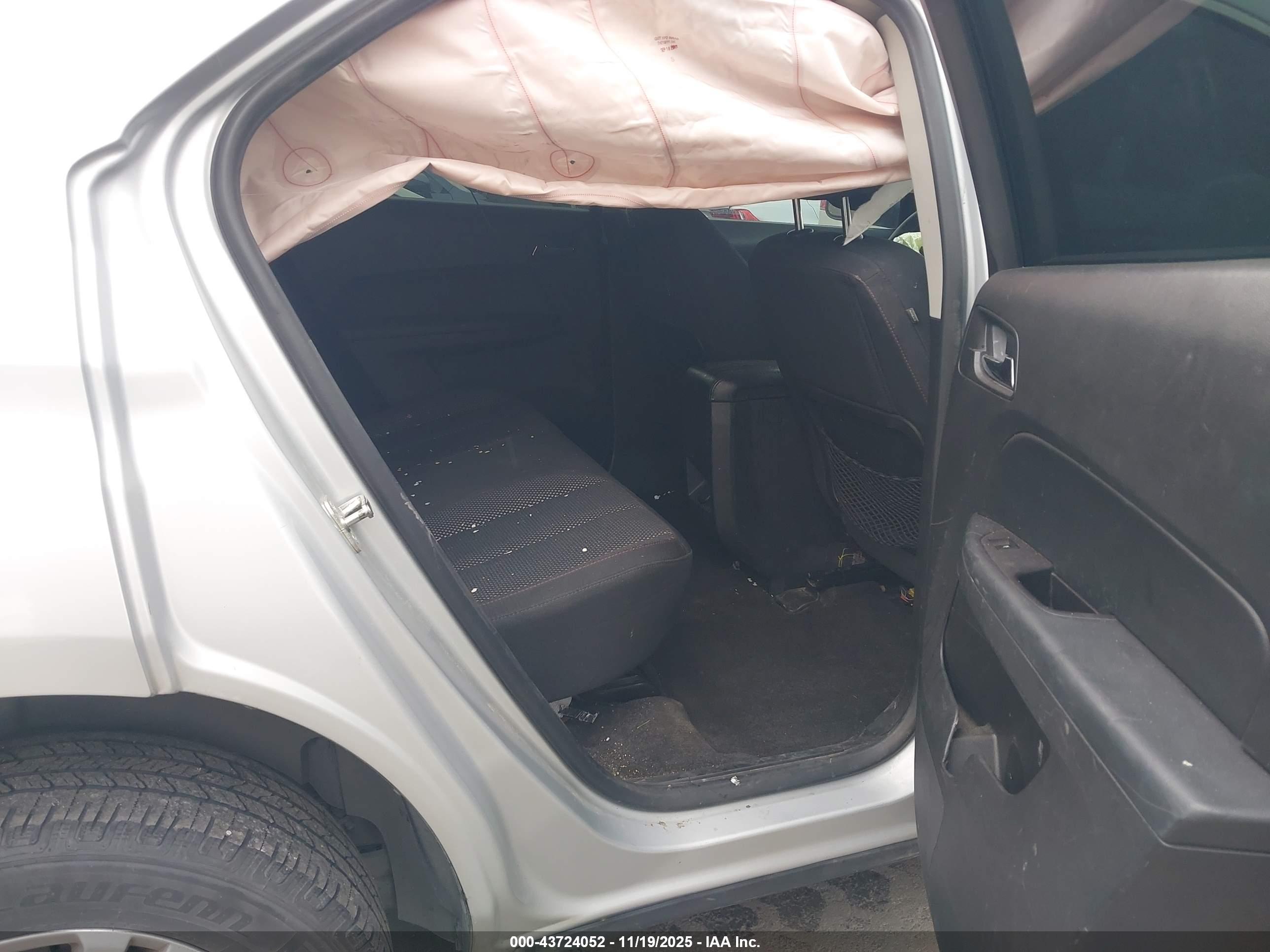 CHEVROLET EQUINOX image 8
