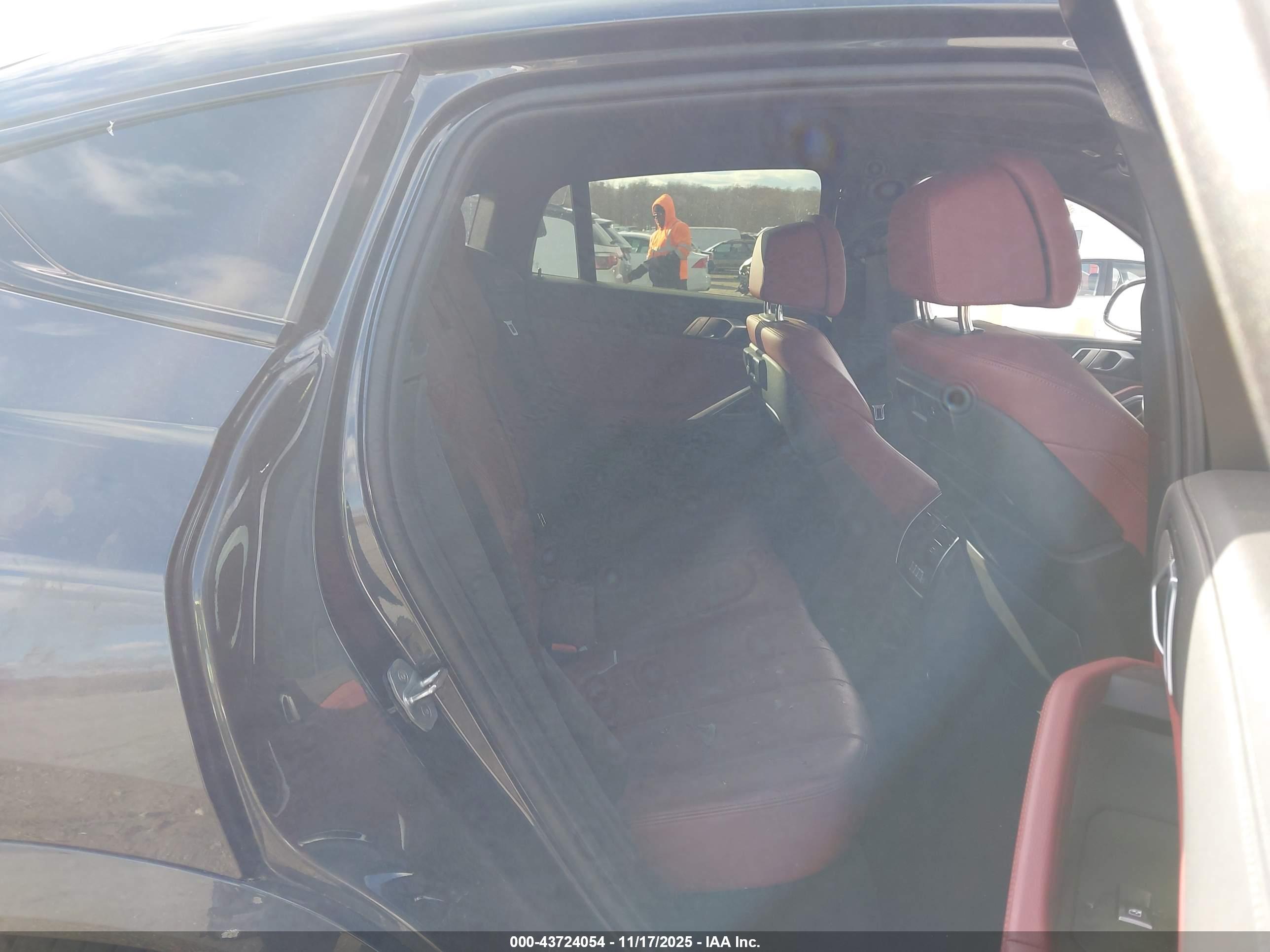 BMW X6 image 8