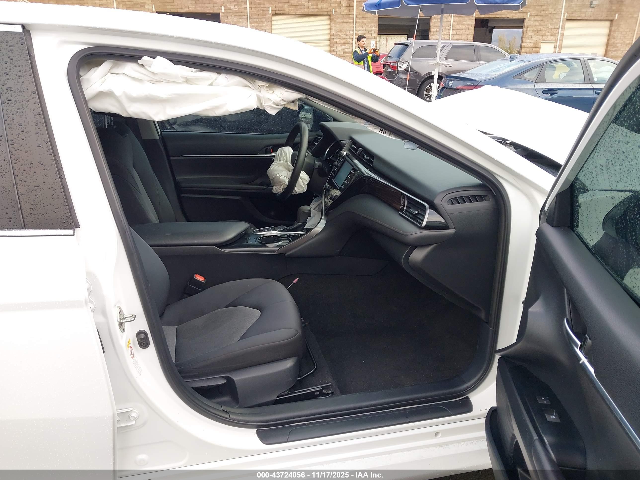 TOYOTA CAMRY image 5