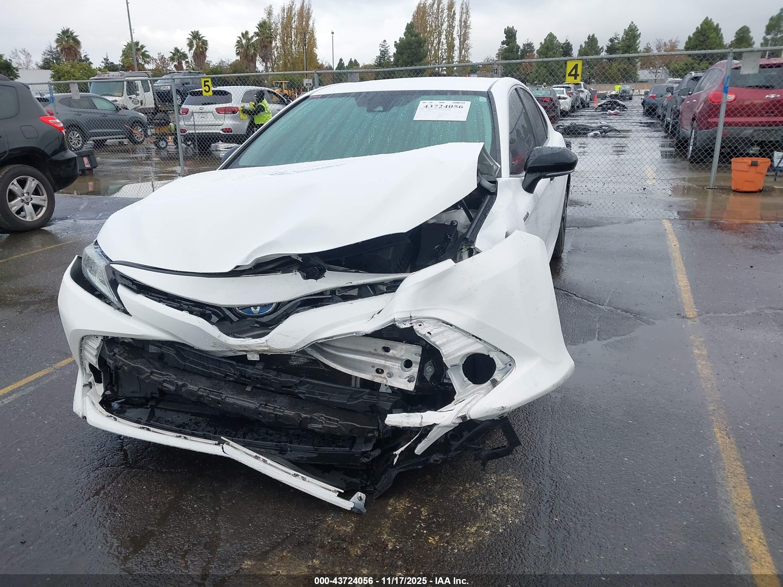 TOYOTA CAMRY image 6
