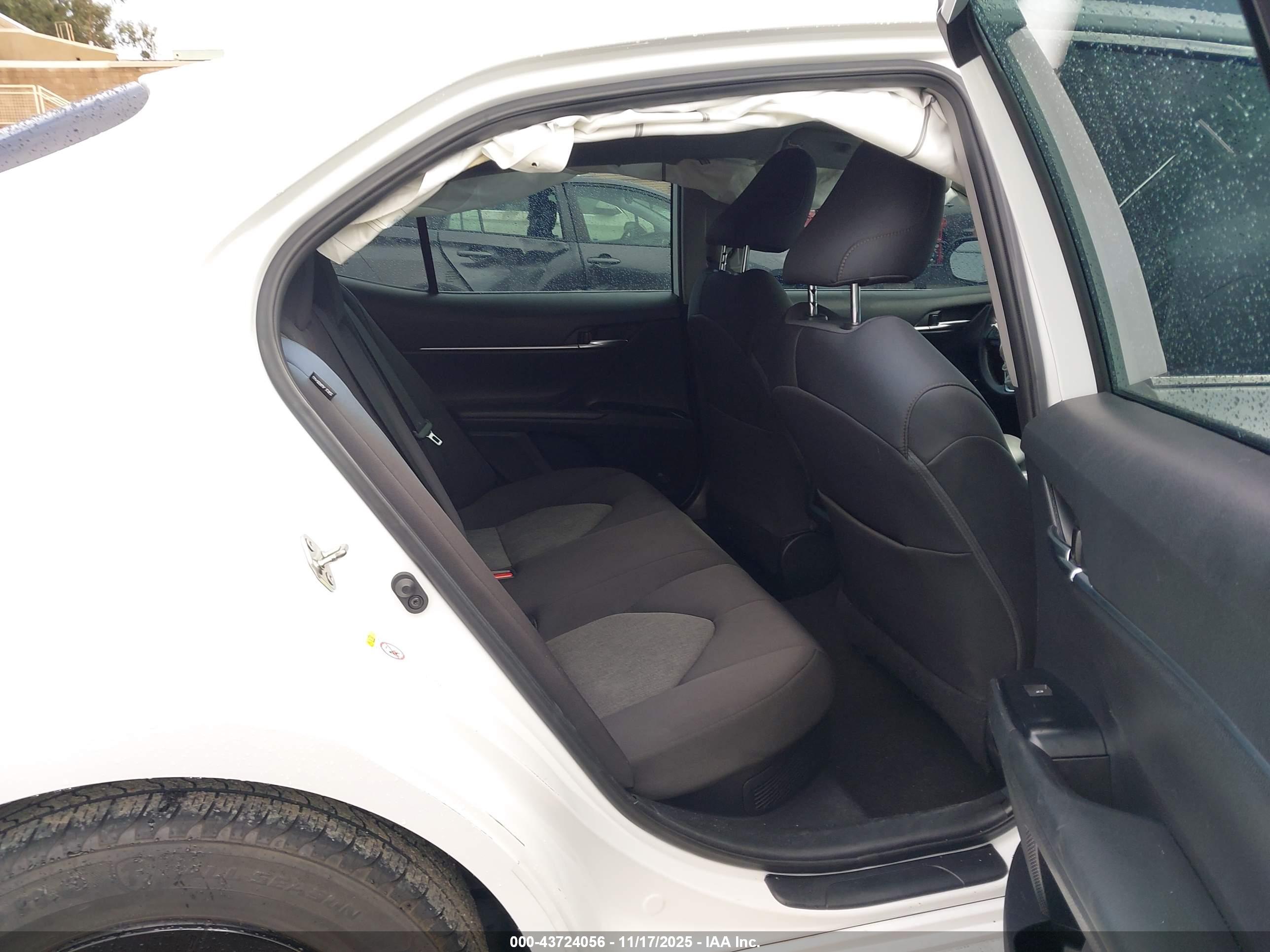 TOYOTA CAMRY image 8