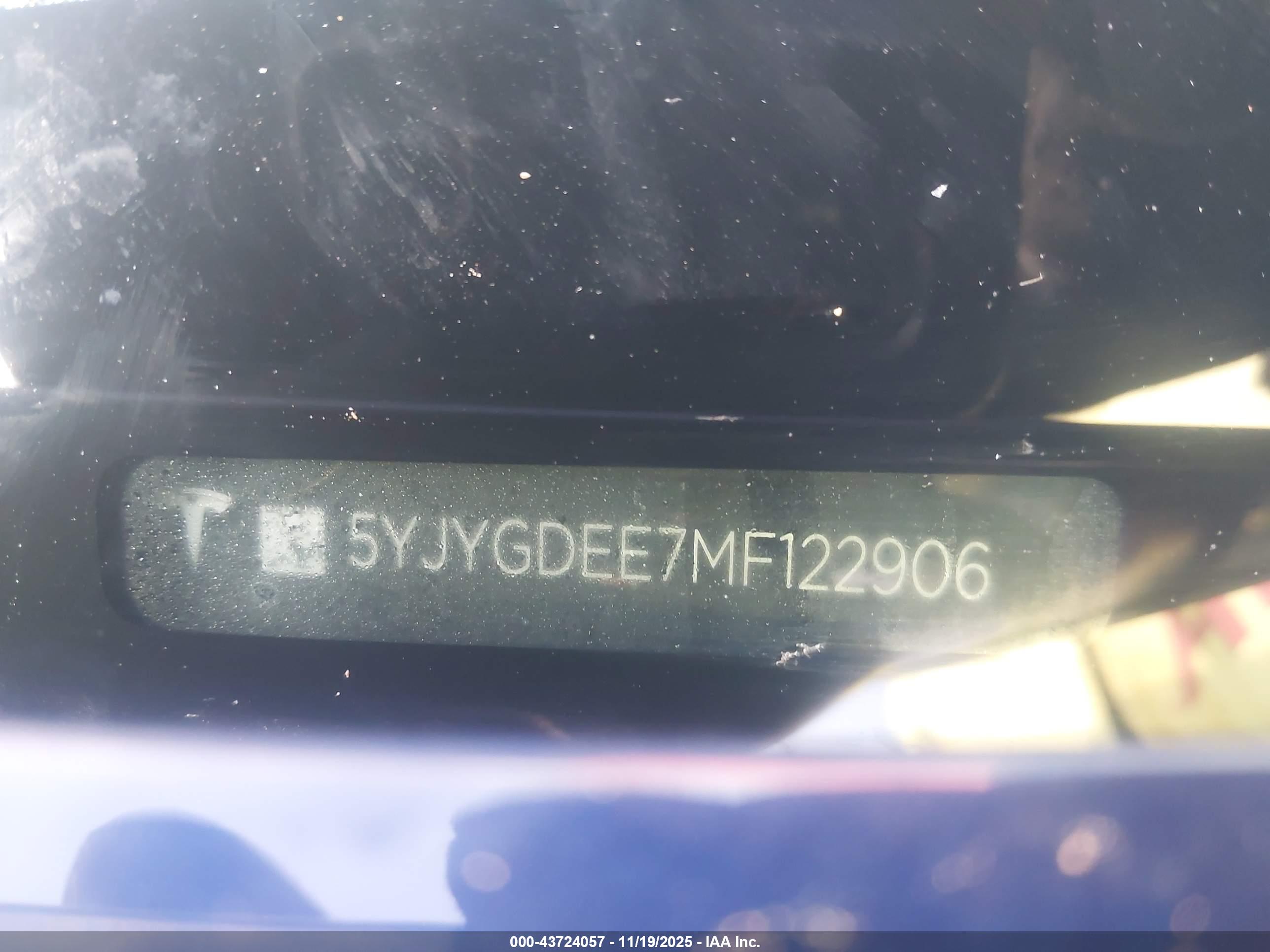 TESLA MODEL image 9