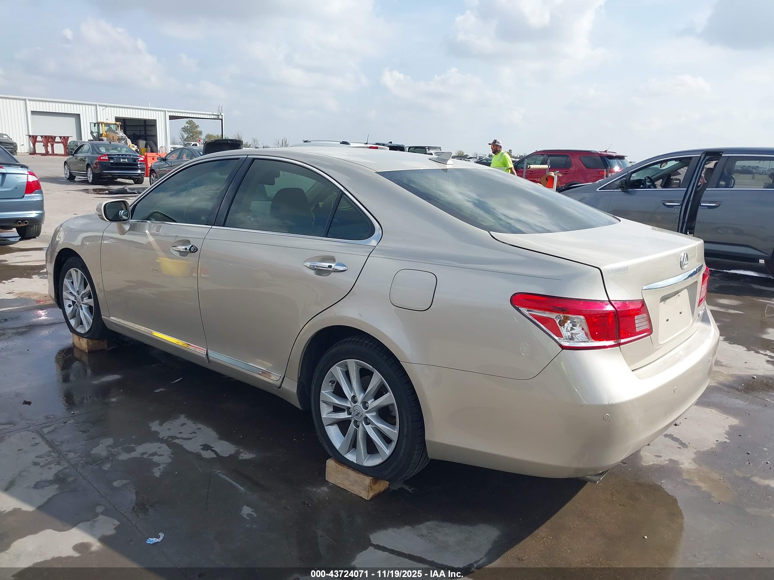 LEXUS ES image 3