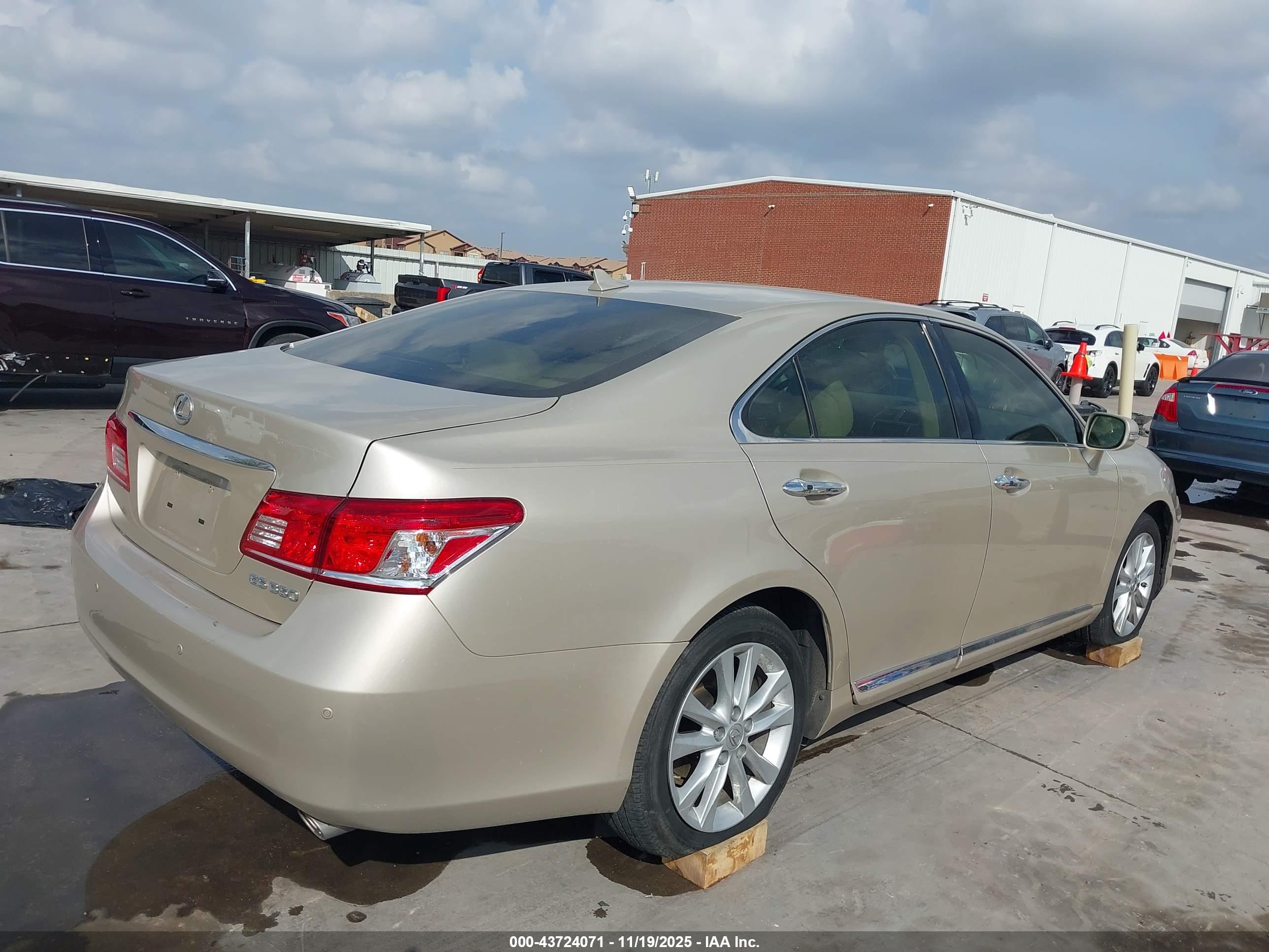 LEXUS ES image 4