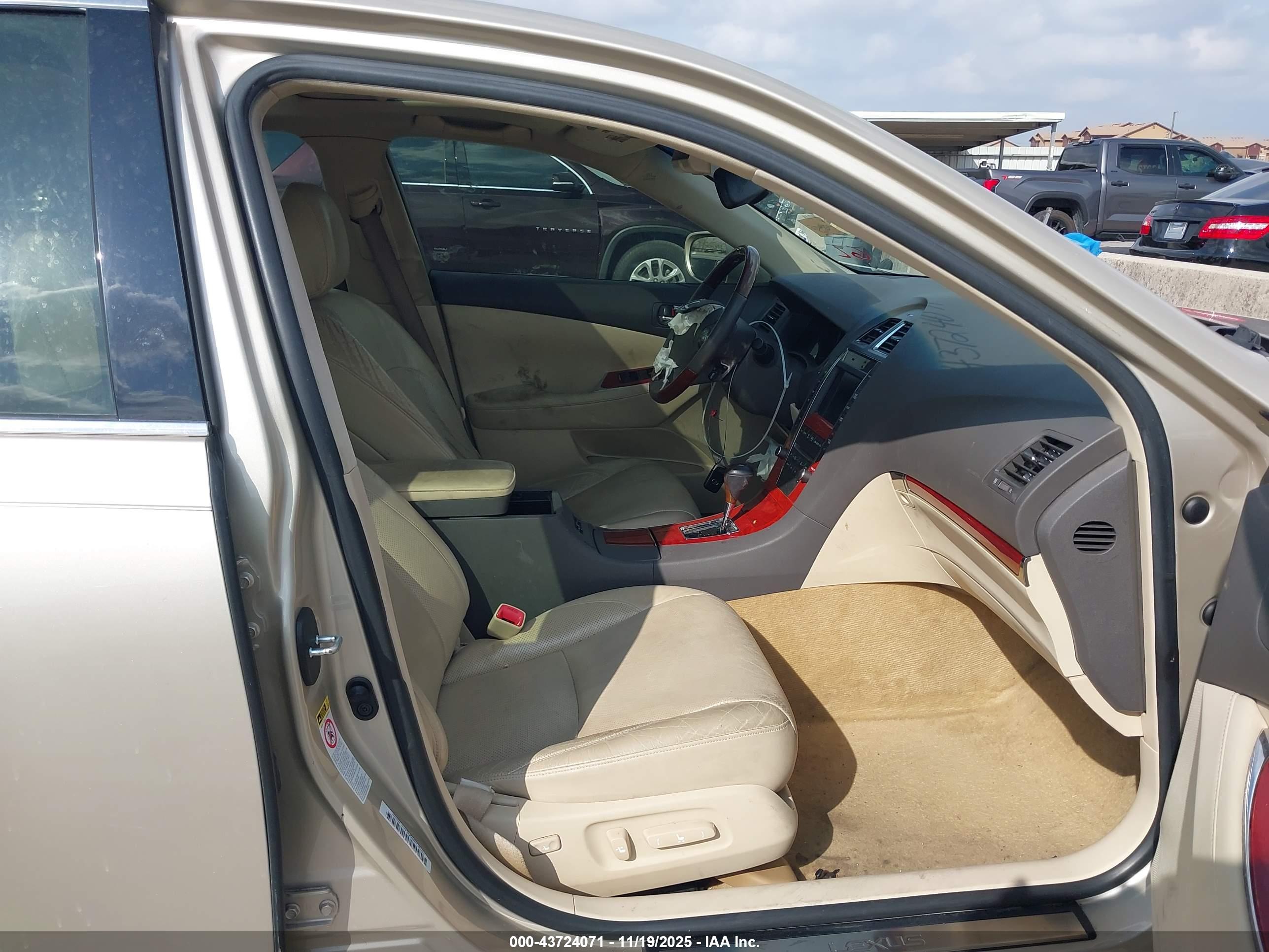 LEXUS ES image 5