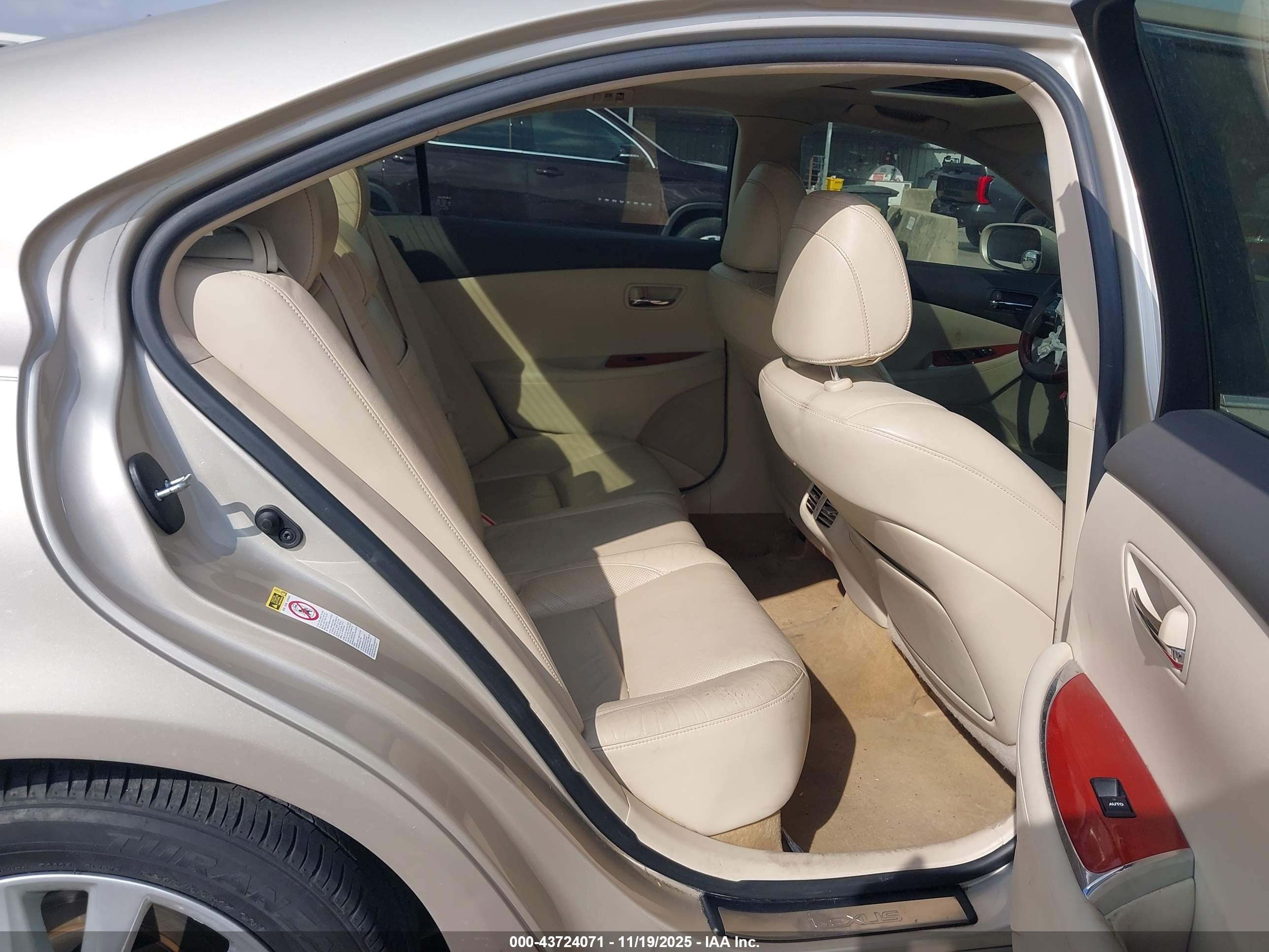 LEXUS ES image 8