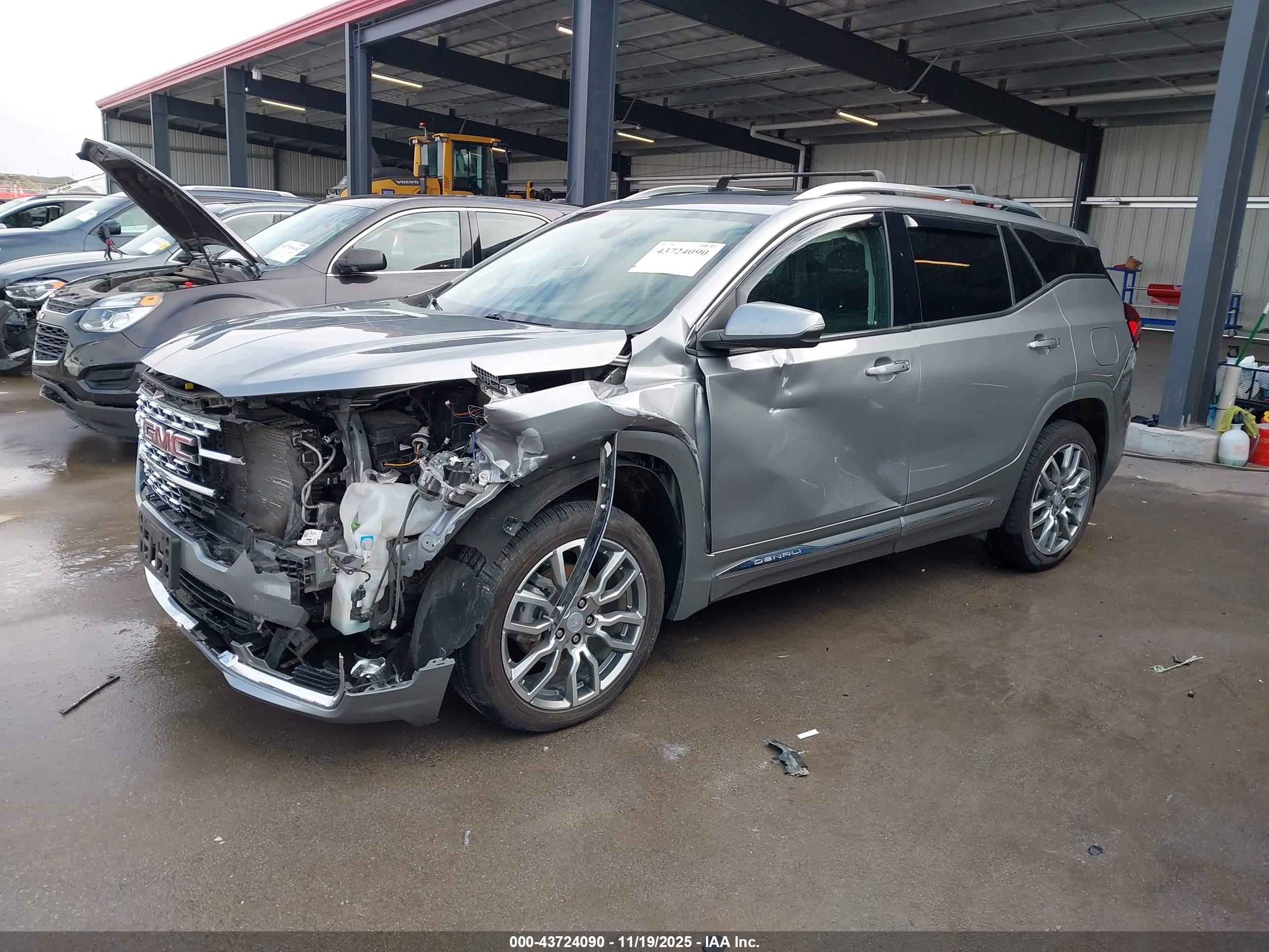 GMC TERRAIN image 2