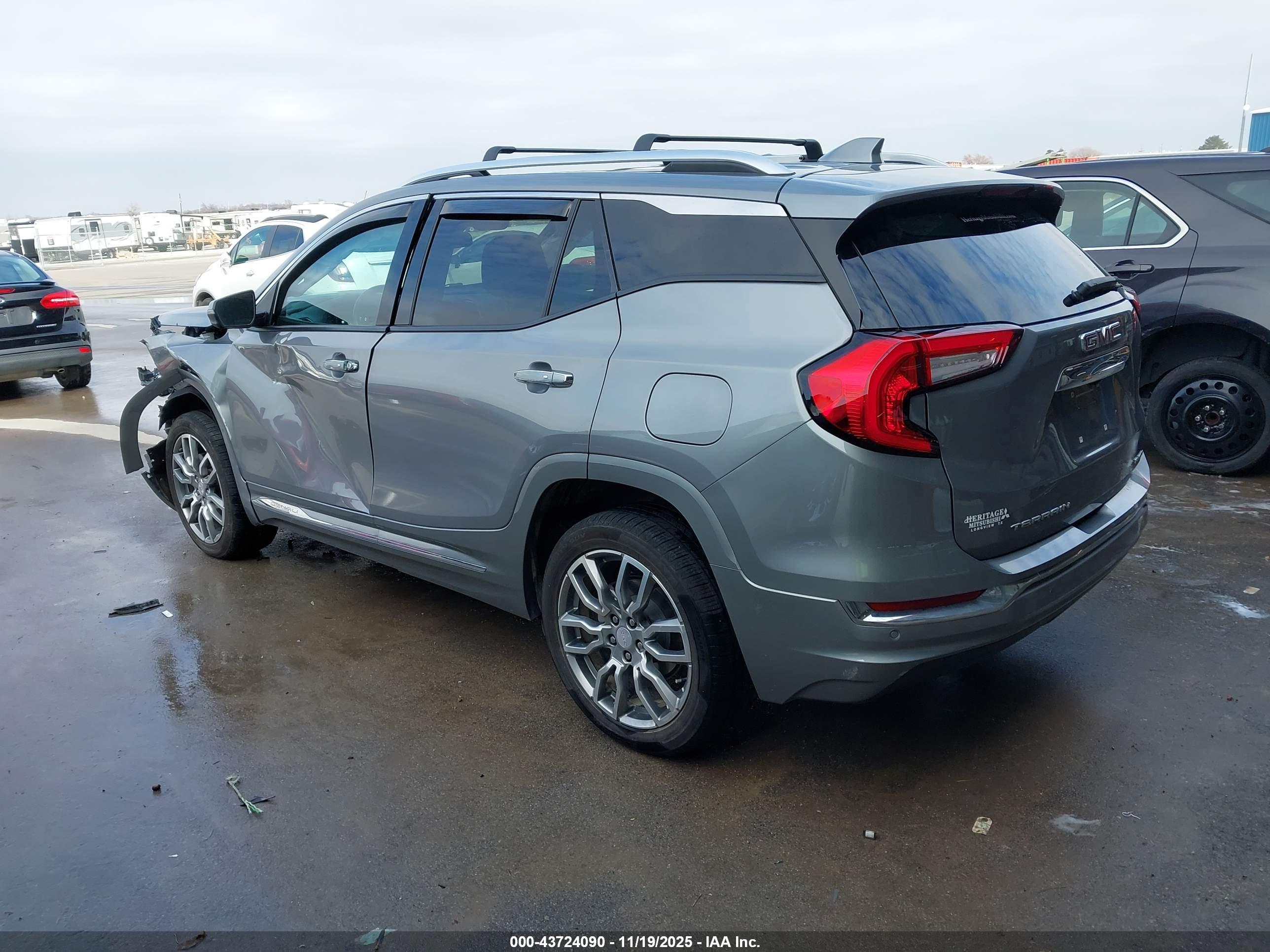 GMC TERRAIN image 3