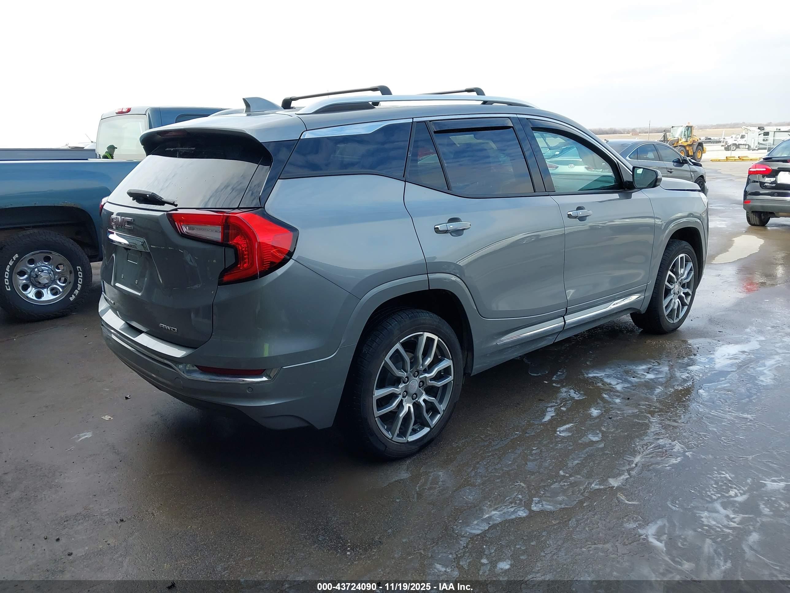 GMC TERRAIN image 4