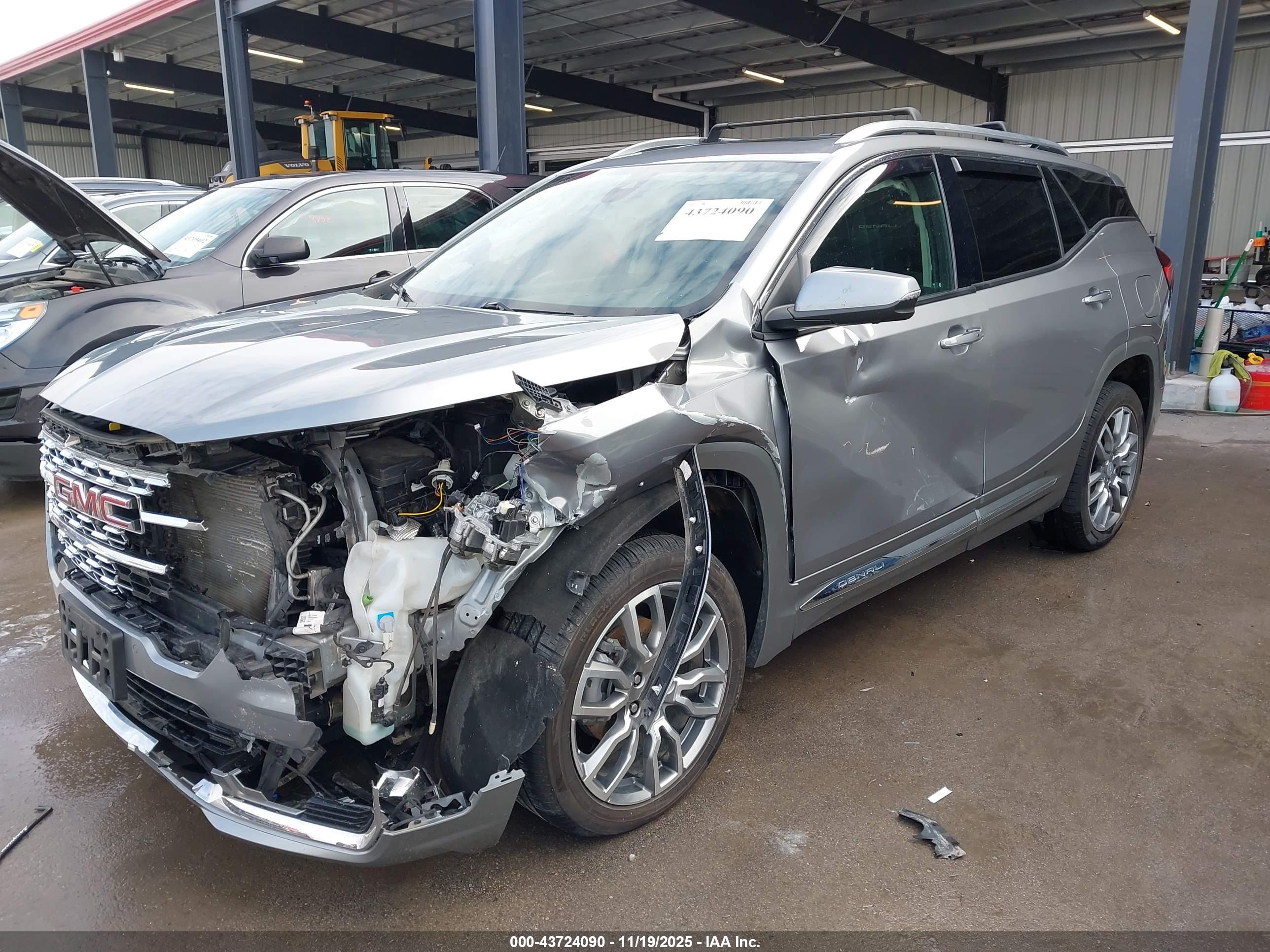 GMC TERRAIN image 6