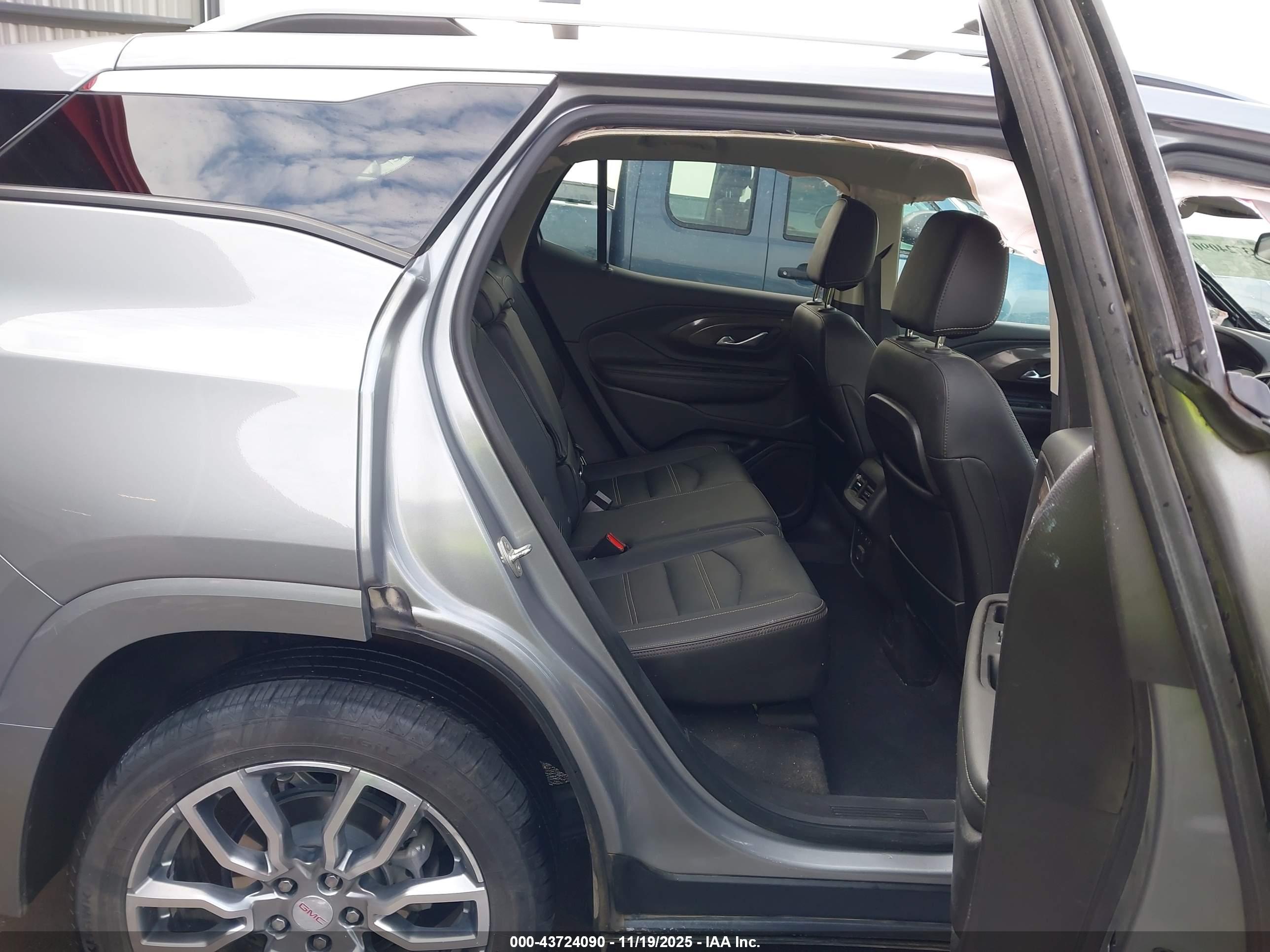 GMC TERRAIN image 8
