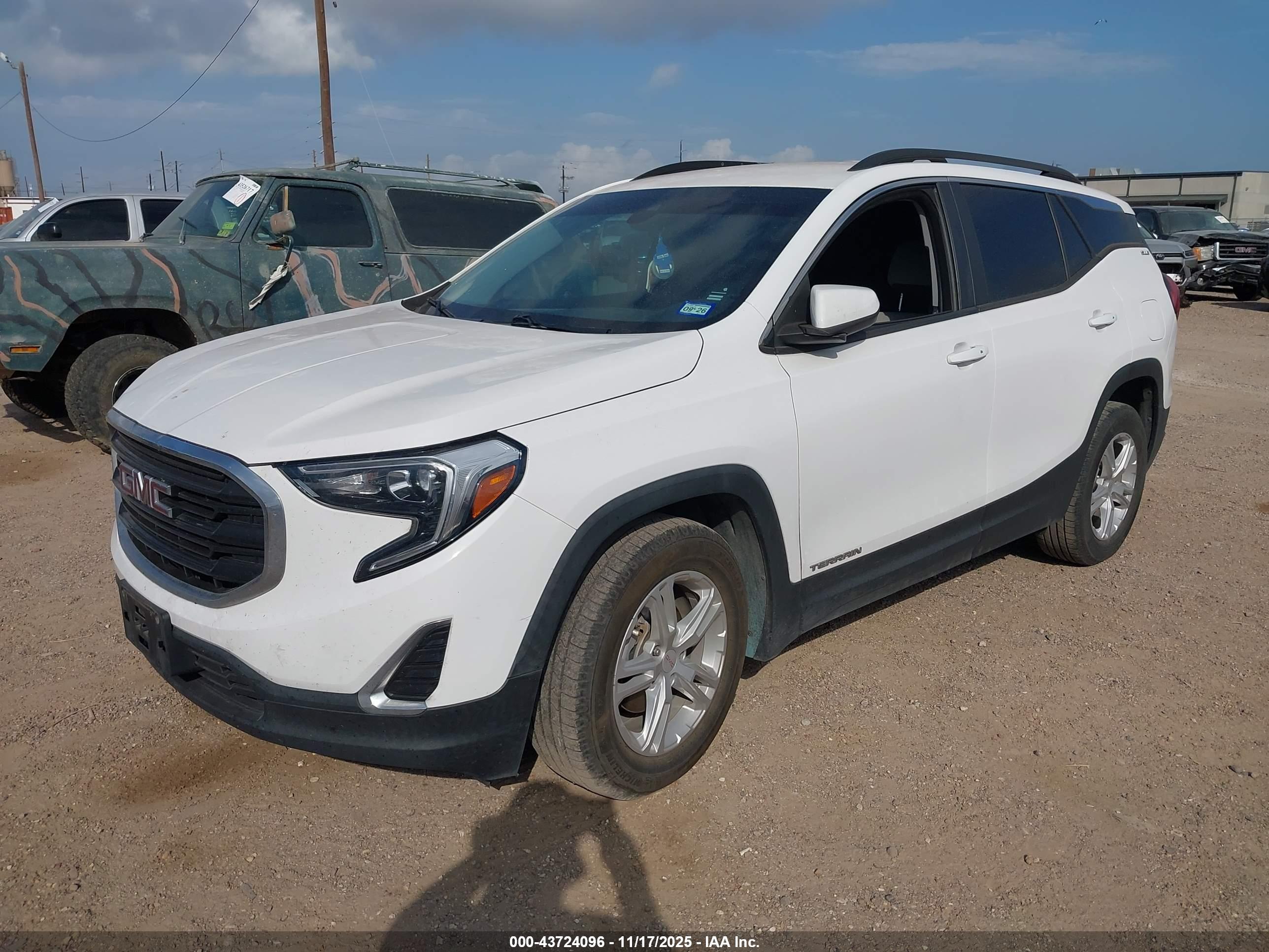 GMC TERRAIN image 2